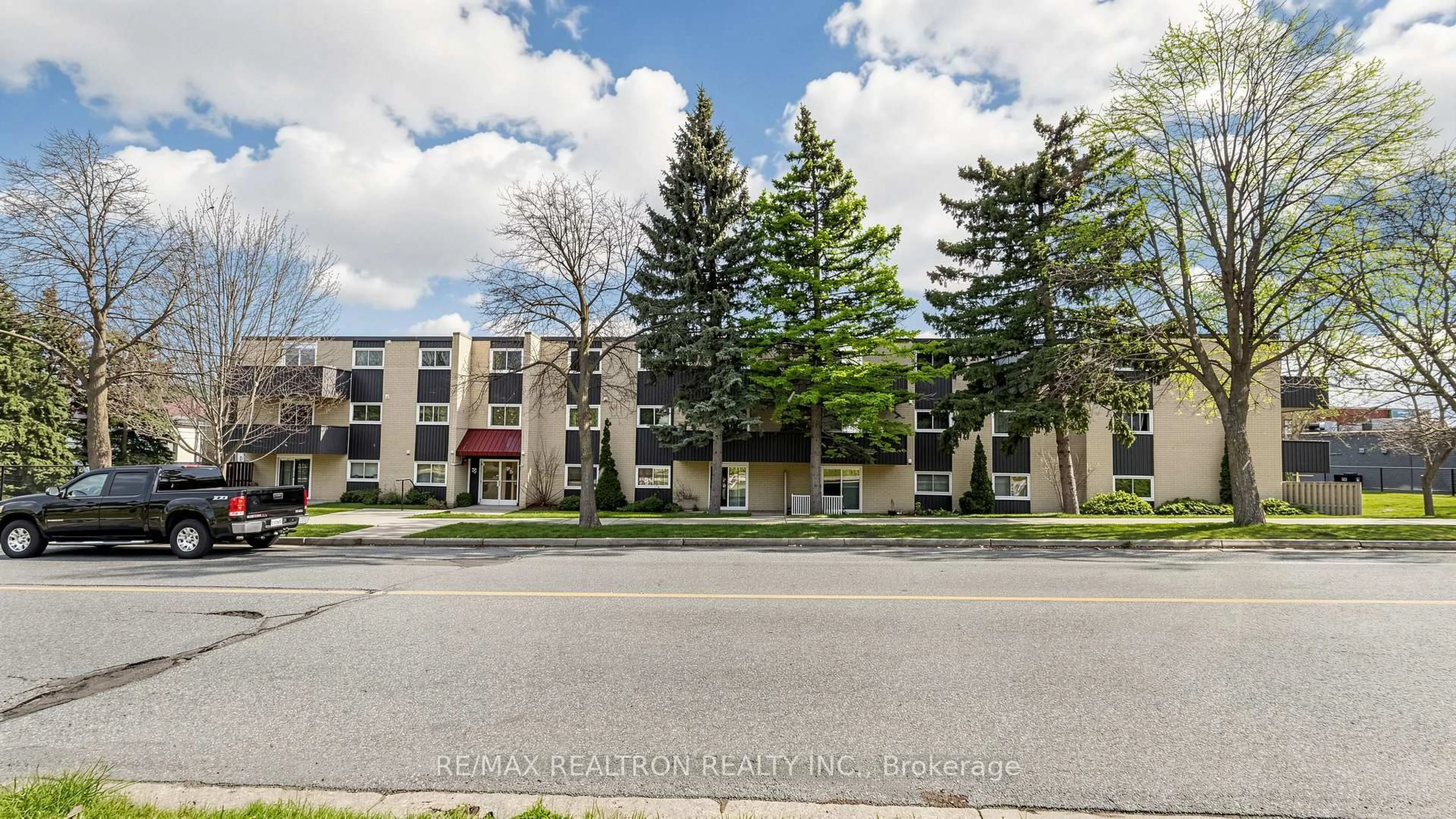 Unknown for 75 Hazelglen Dr #208, Kitchener Ontario N2M 2E2