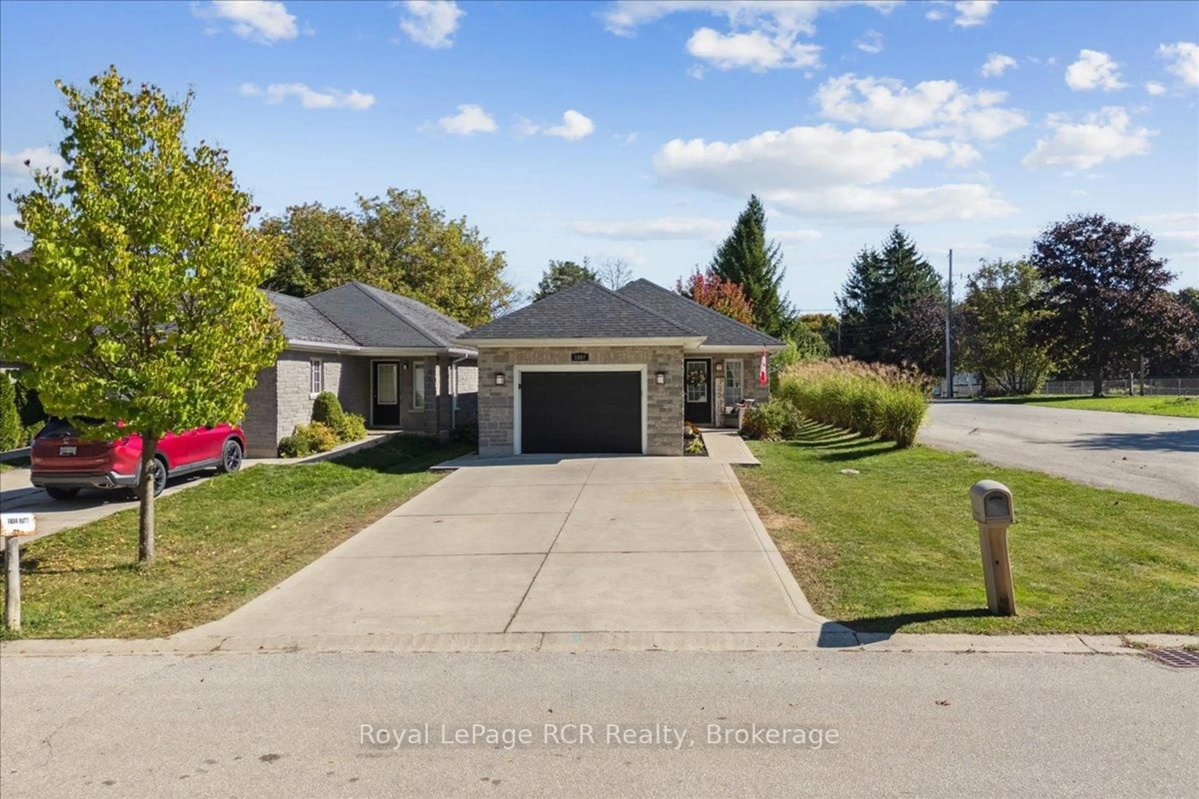 A pic from outside/outdoor area/front of a property/back of a property/a pic from drone, street for 1807 8th Ave, Owen Sound Ontario N4K 0A7