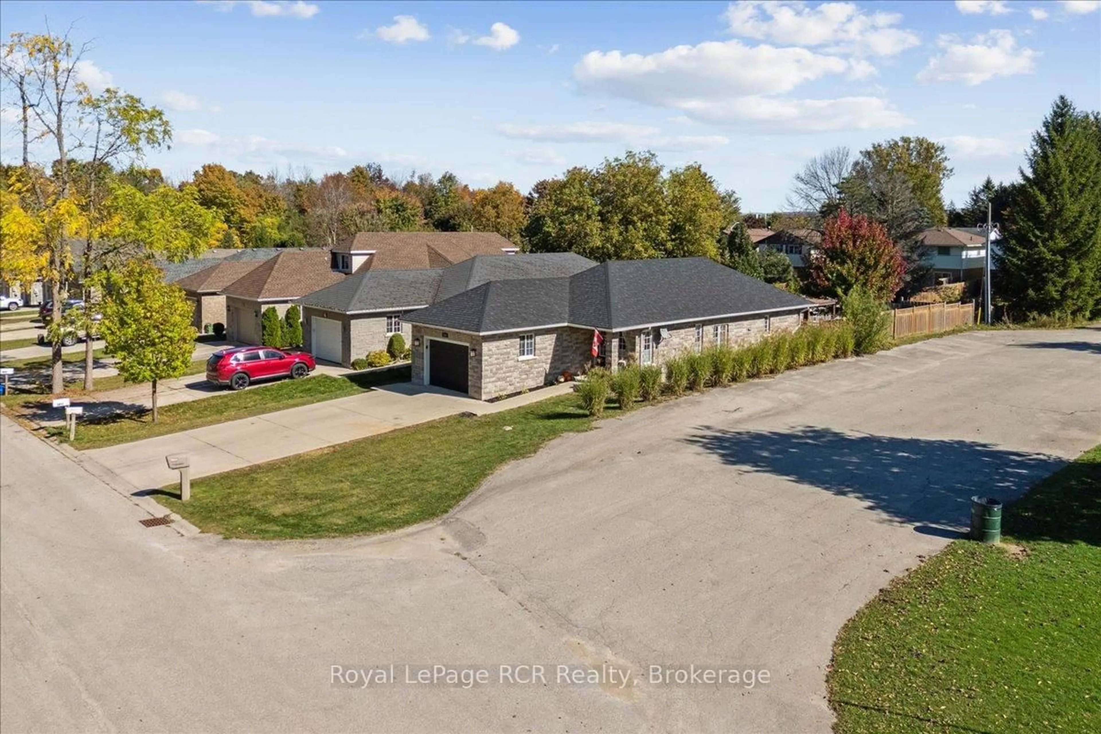A pic from outside/outdoor area/front of a property/back of a property/a pic from drone, street for 1807 8th Ave, Owen Sound Ontario N4K 0A7