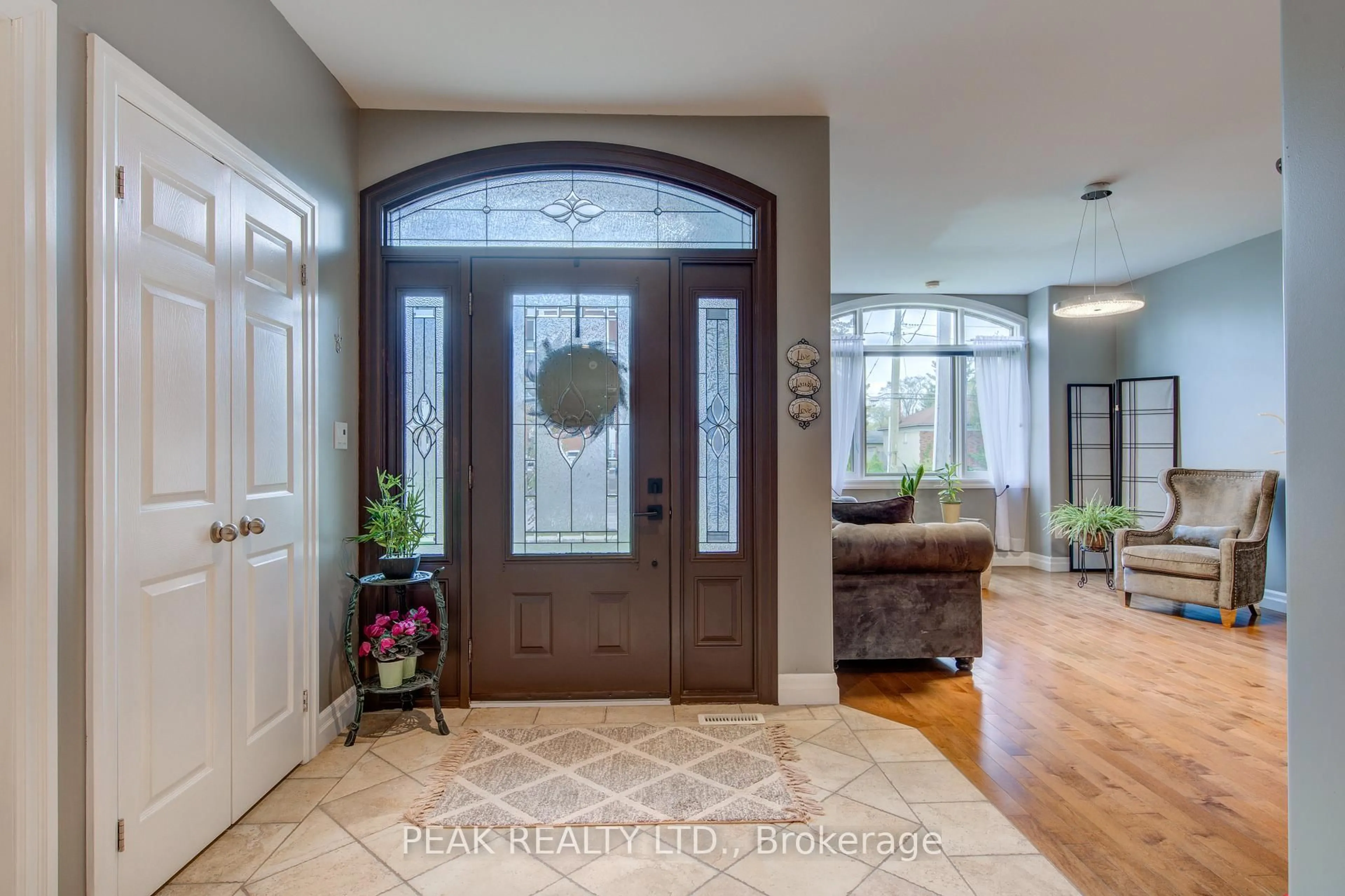 Indoor entryway for 155 North Park St, Brantford Ontario N3R 4K7