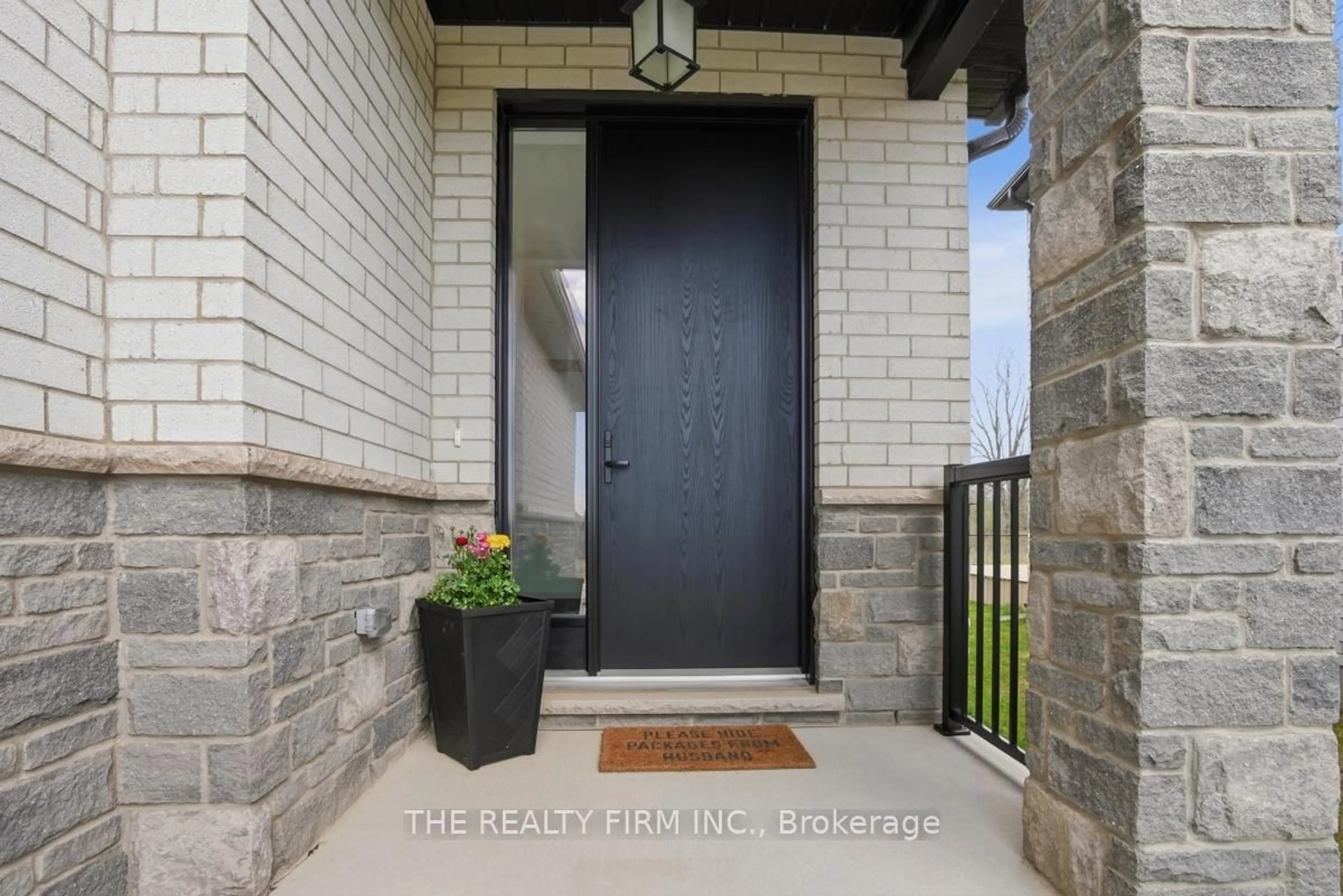 Indoor entryway for 819 Gatestone Rd, London South Ontario N6M 0L6