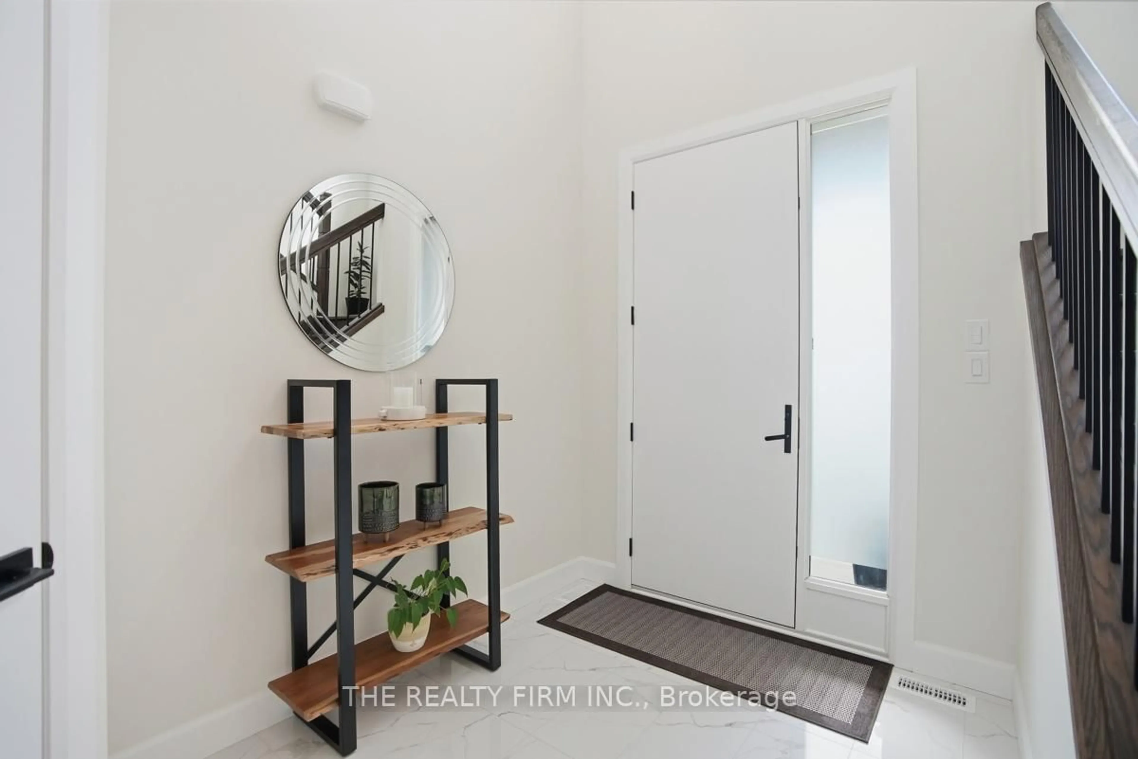 Indoor entryway for 819 Gatestone Rd, London South Ontario N6M 0L6