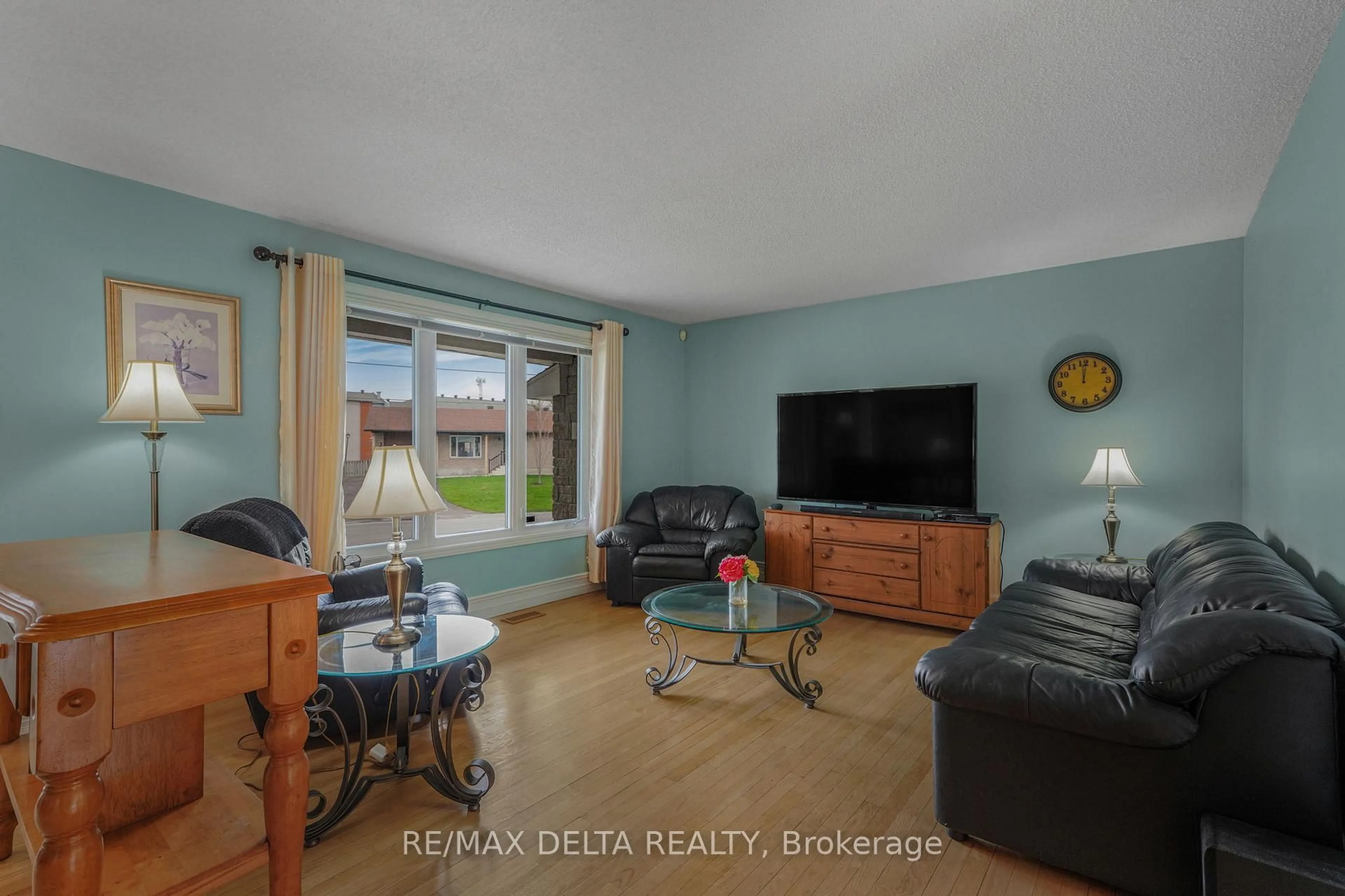 Living room with furniture, unknown for 2807 Leonard St, Clarence-Rockland Ontario K4K 1A4