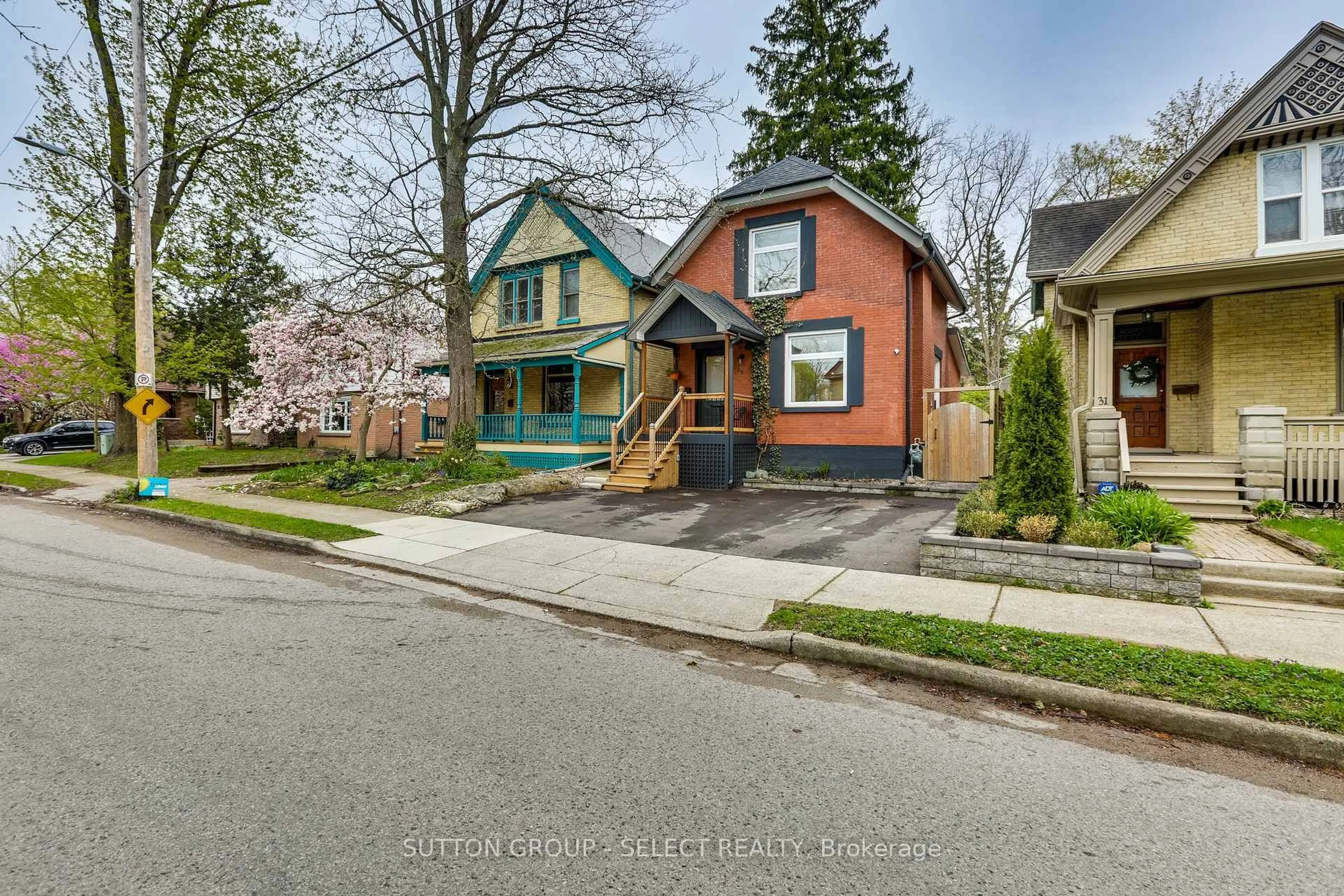 Home with brick exterior material, street for 29 The Ridgeway, London South Ontario N6C 1A2