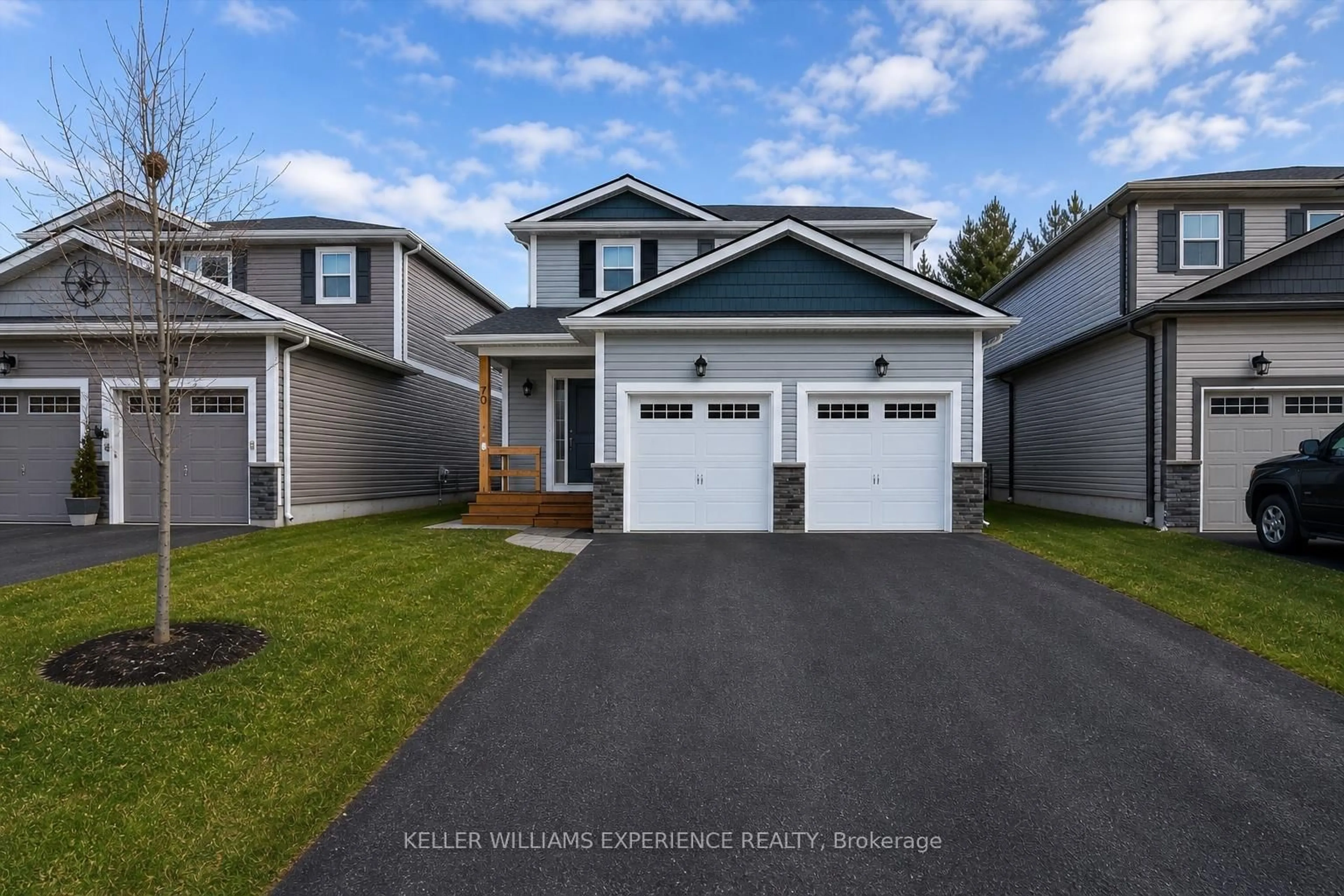 Home with vinyl exterior material, street for 70 FIELDSTREAM Chse, Bracebridge Ontario P1L 0A7