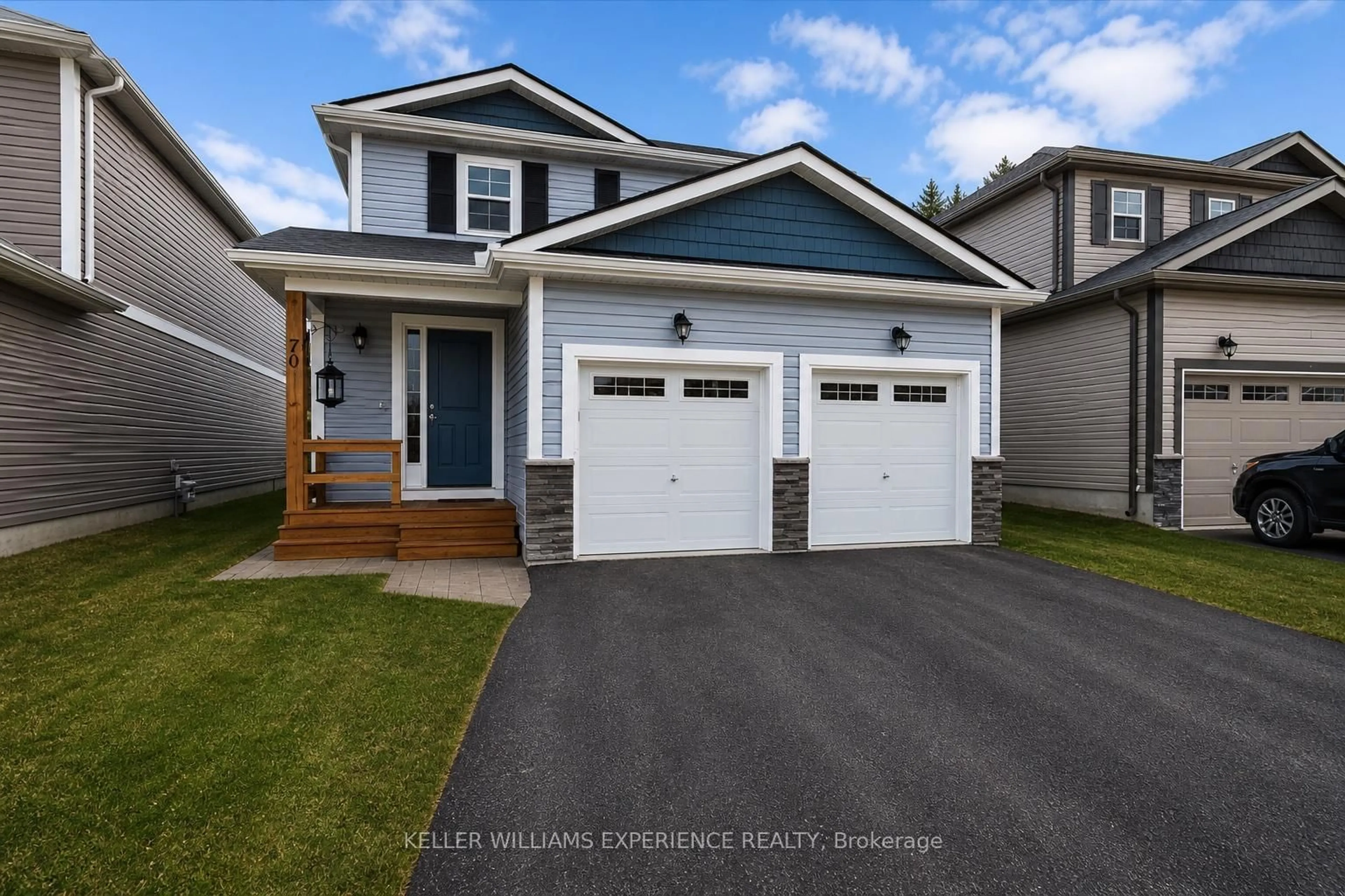Home with vinyl exterior material, street for 70 FIELDSTREAM Chse, Bracebridge Ontario P1L 0A7