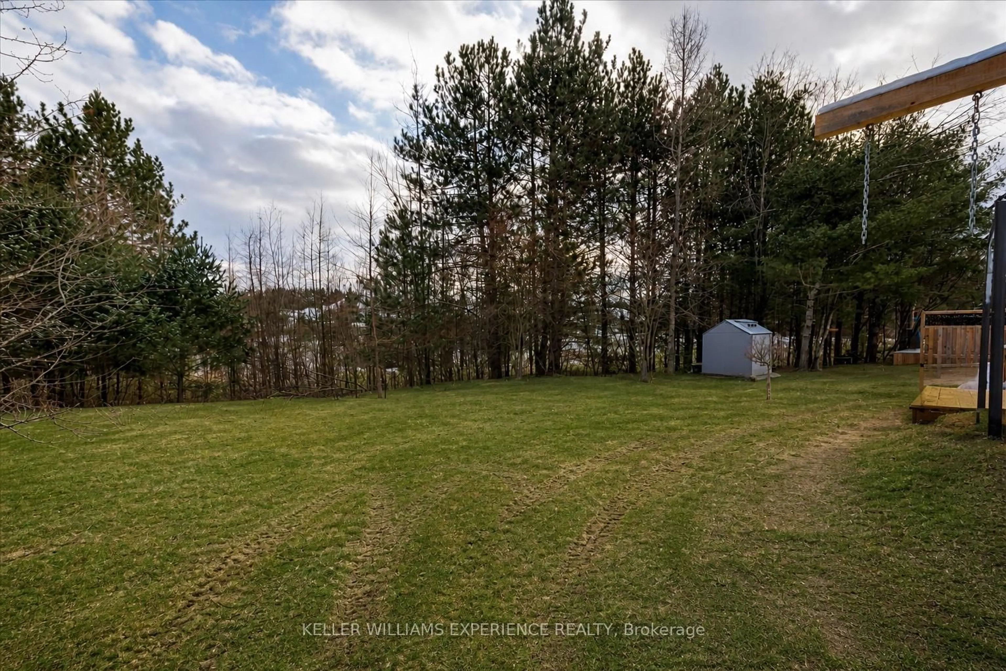 A pic from outside/outdoor area/front of a property/back of a property/a pic from drone, forest/trees view for 70 FIELDSTREAM Chse, Bracebridge Ontario P1L 0A7