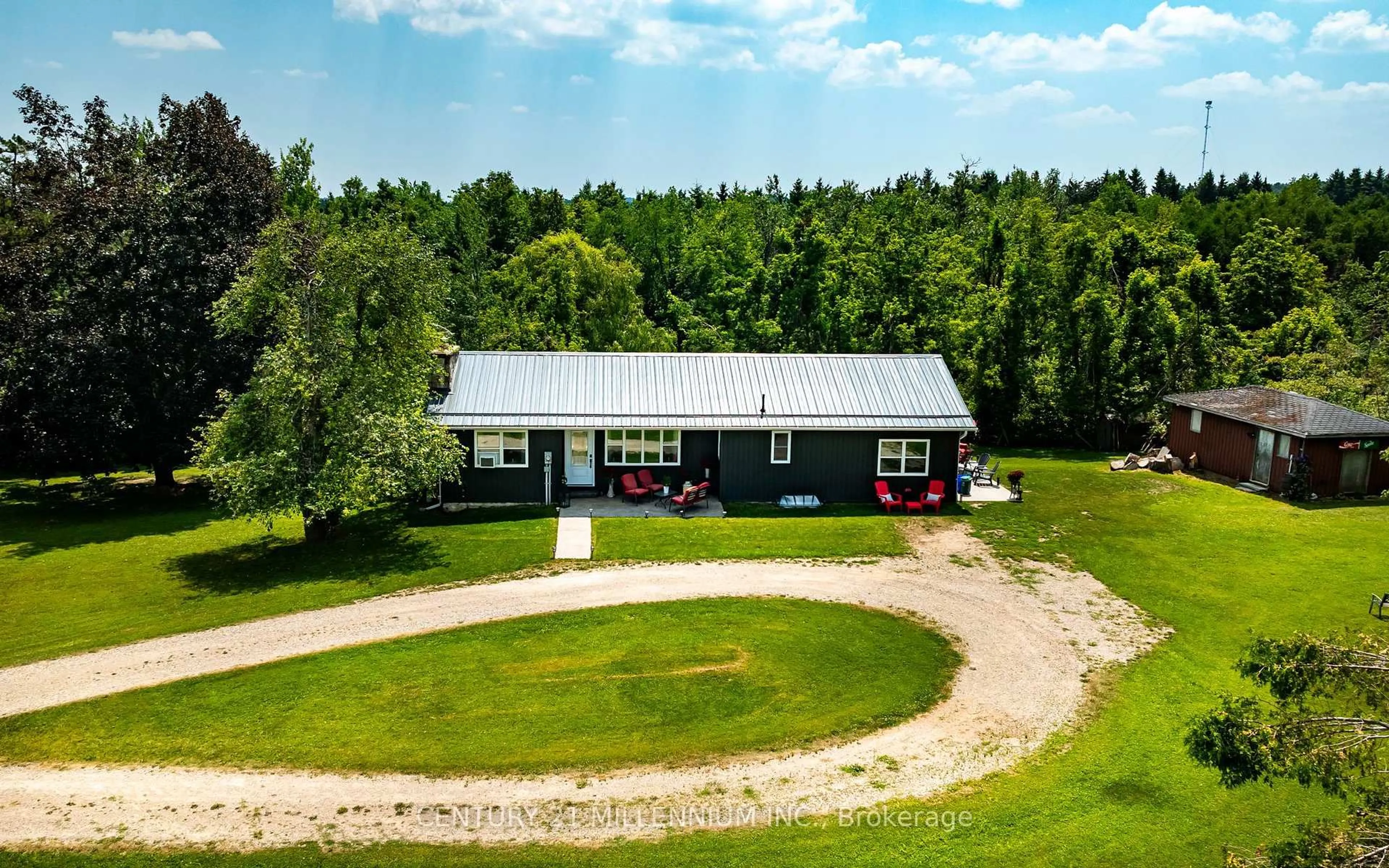 A pic from outside/outdoor area/front of a property/back of a property/a pic from drone, building for 517454 County Road 124 Rd, Melancthon Ontario L9V 1V7