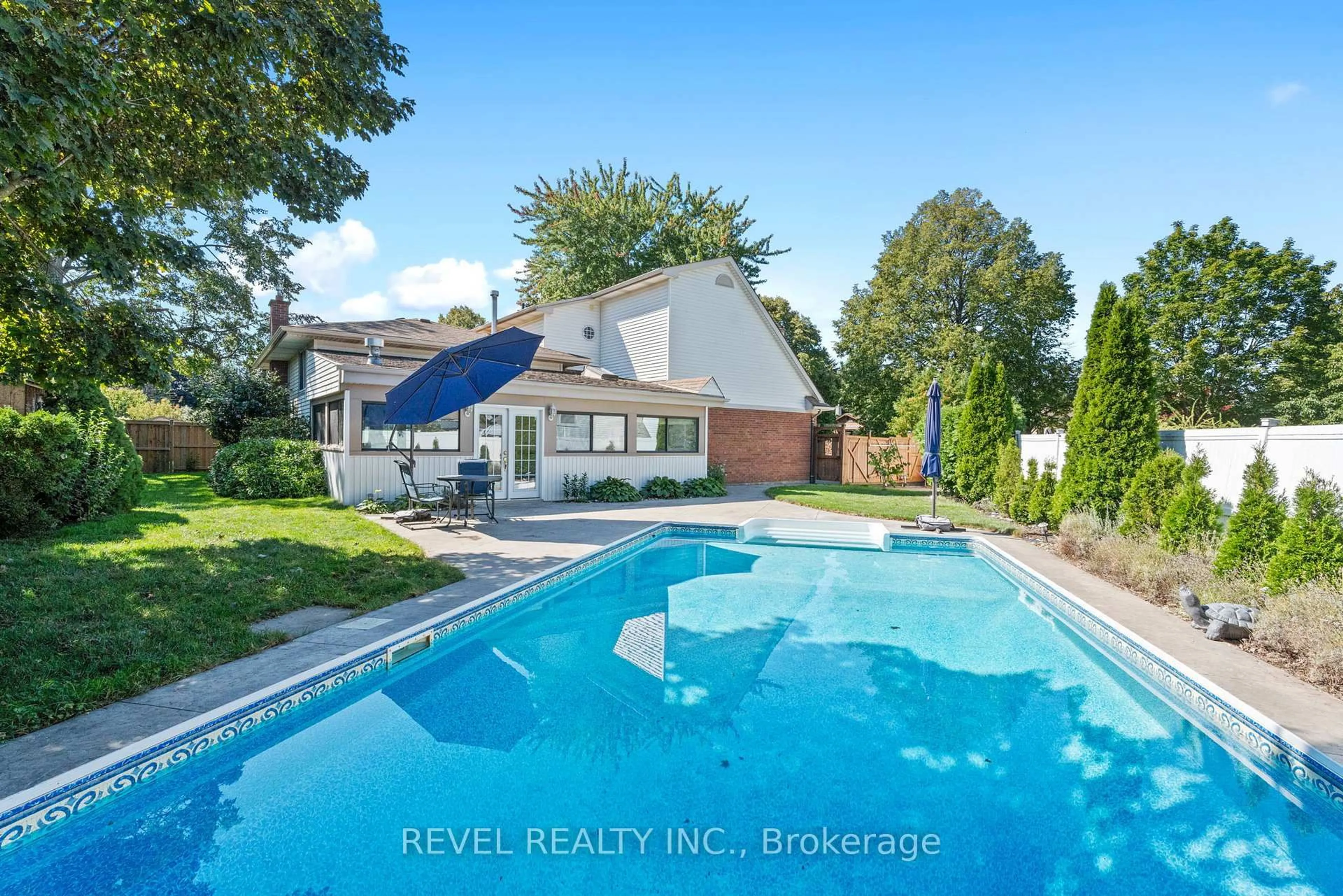 Pool for 36 CAMBRIA Dr, St. Catharines Ontario L2N 6W4