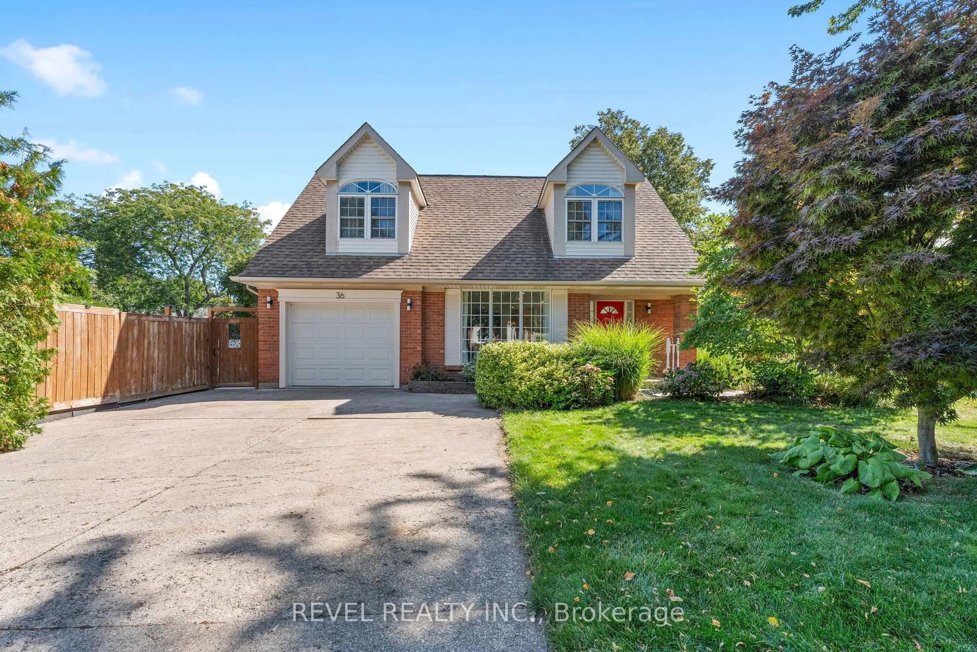 Home with brick exterior material, street for 36 CAMBRIA Dr, St. Catharines Ontario L2N 6W4