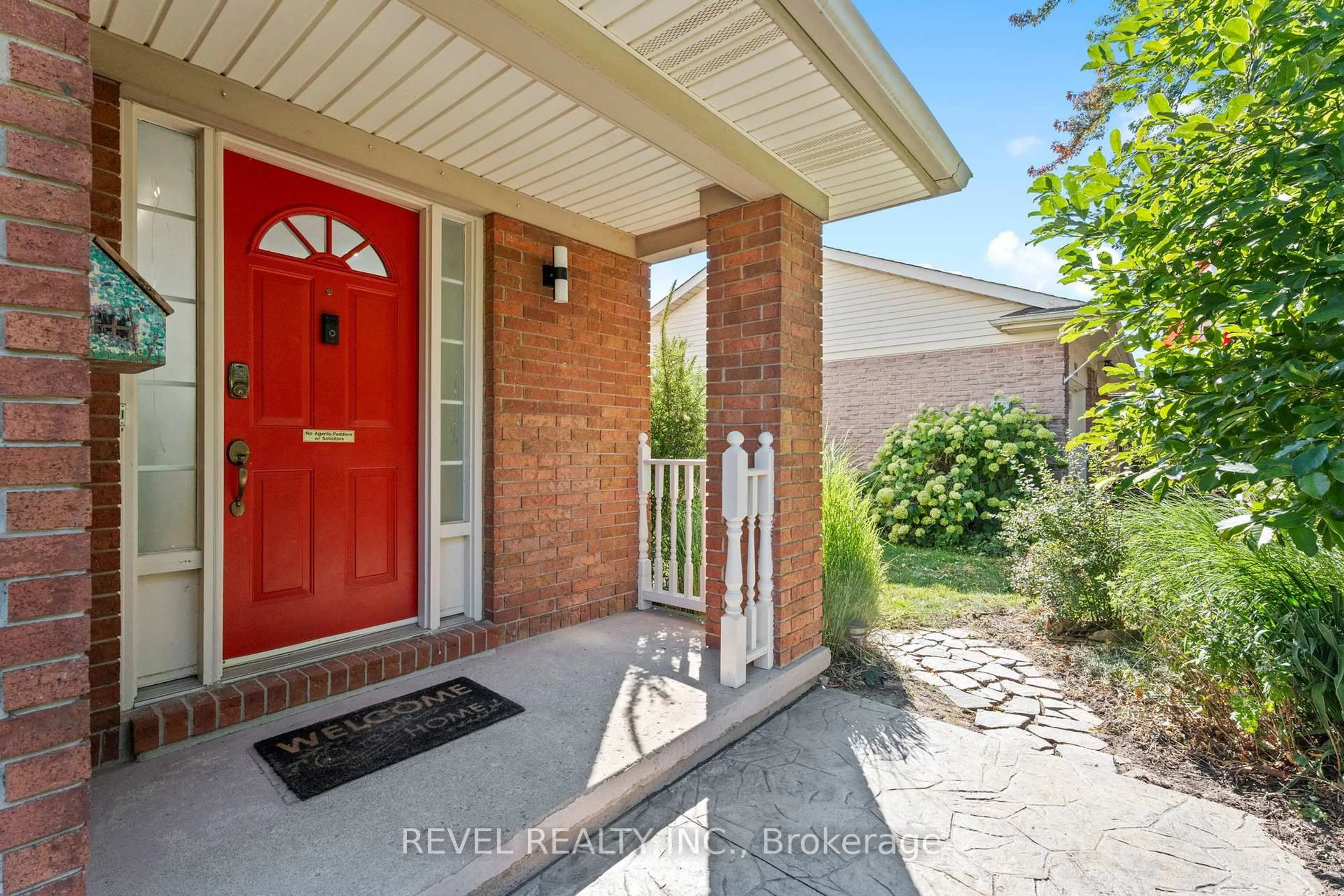 Indoor entryway for 36 CAMBRIA Dr, St. Catharines Ontario L2N 6W4