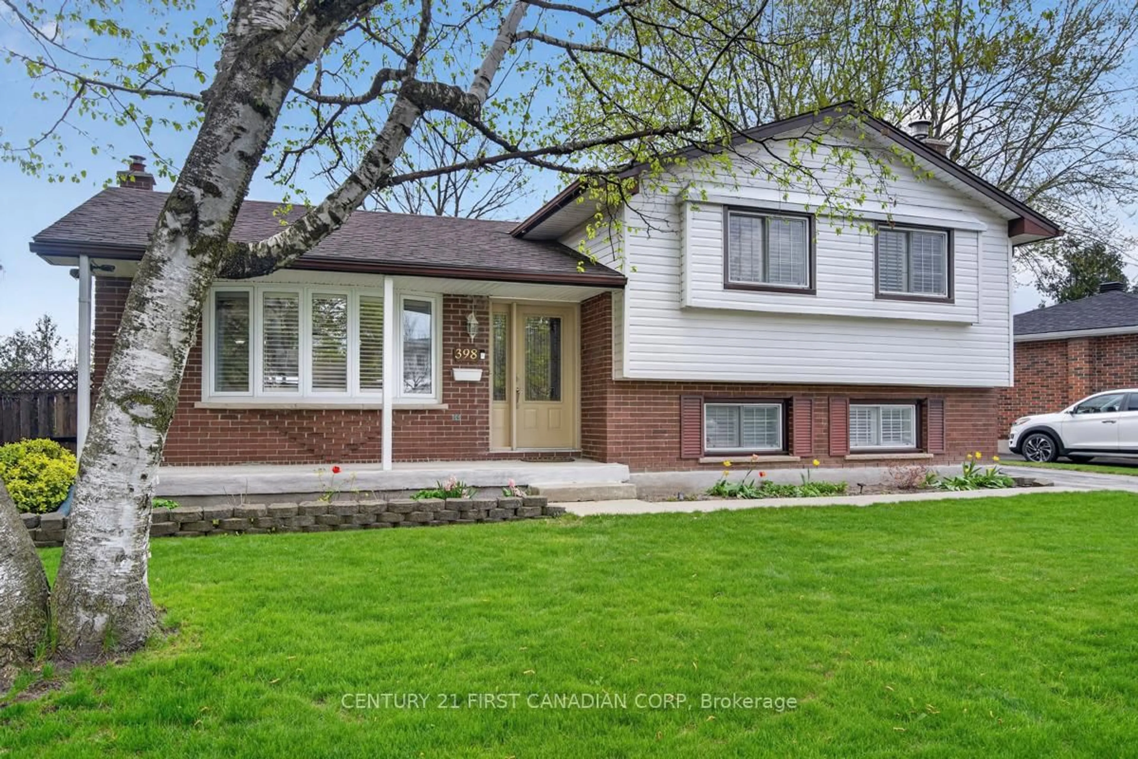 Home with vinyl exterior material, street for 398 Millbank Dr, London South Ontario N6C 4W7