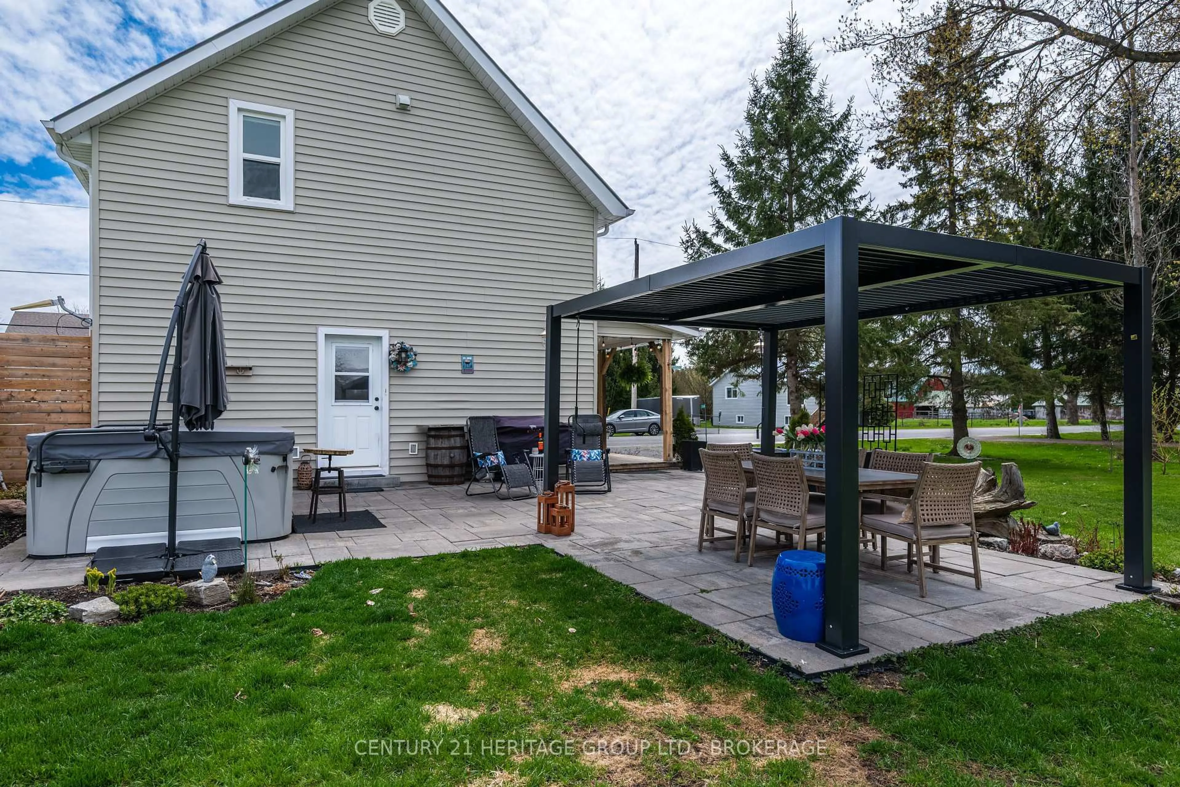 Patio, street for 269 Simmons Rd, Bissett Creek Ontario K0H 2H0