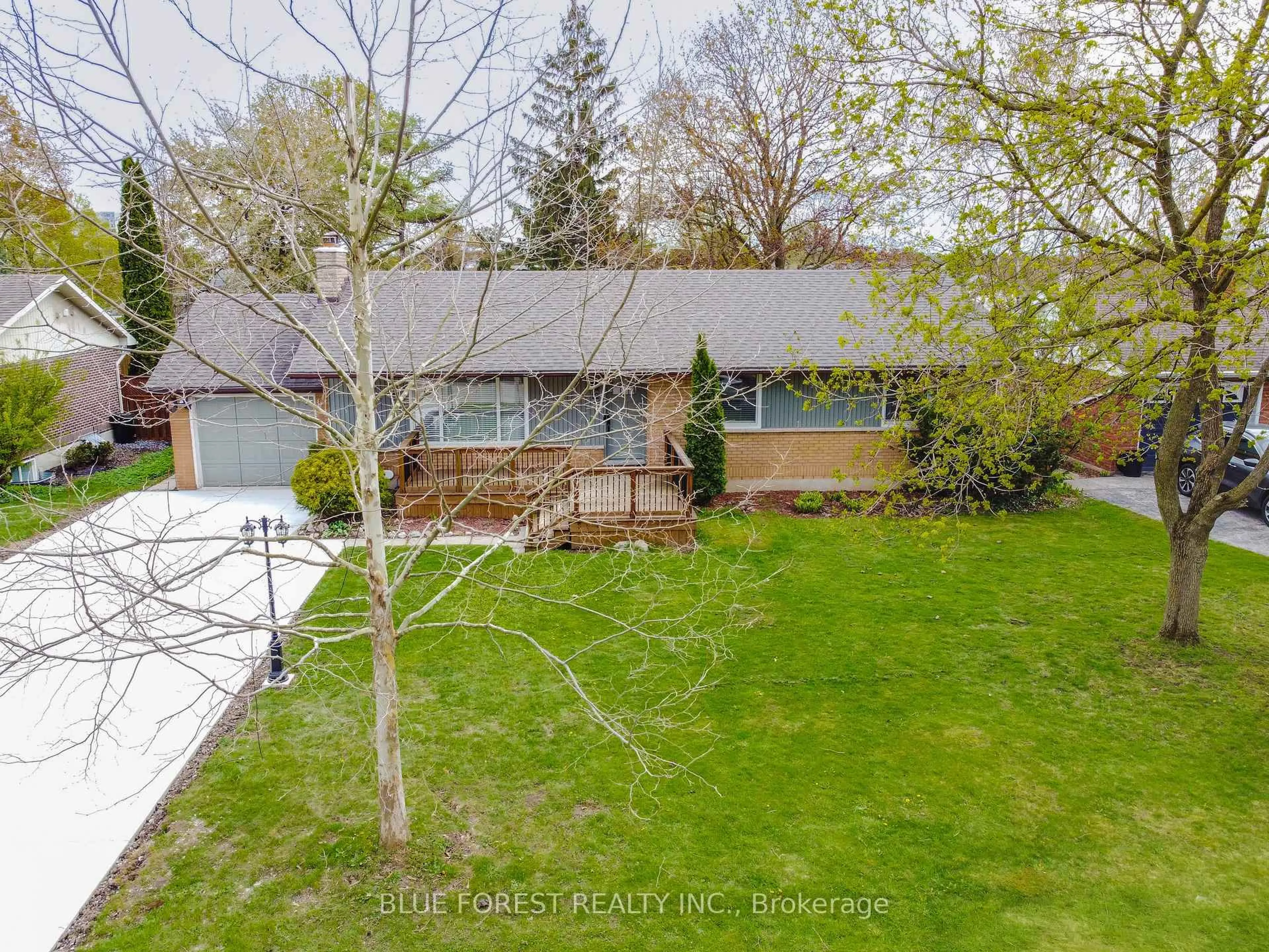 A pic from outside/outdoor area/front of a property/back of a property/a pic from drone, street for 42 Regency Rd, London North Ontario N6H 4A8