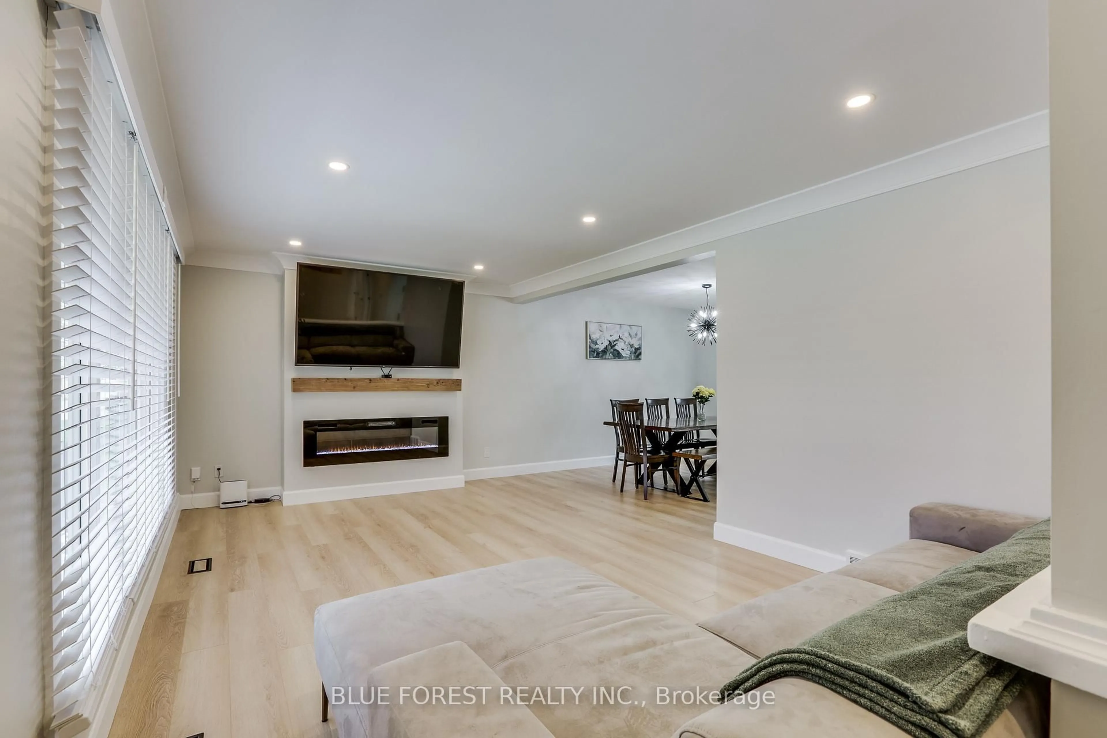Unknown for 42 Regency Rd, London North Ontario N6H 4A8