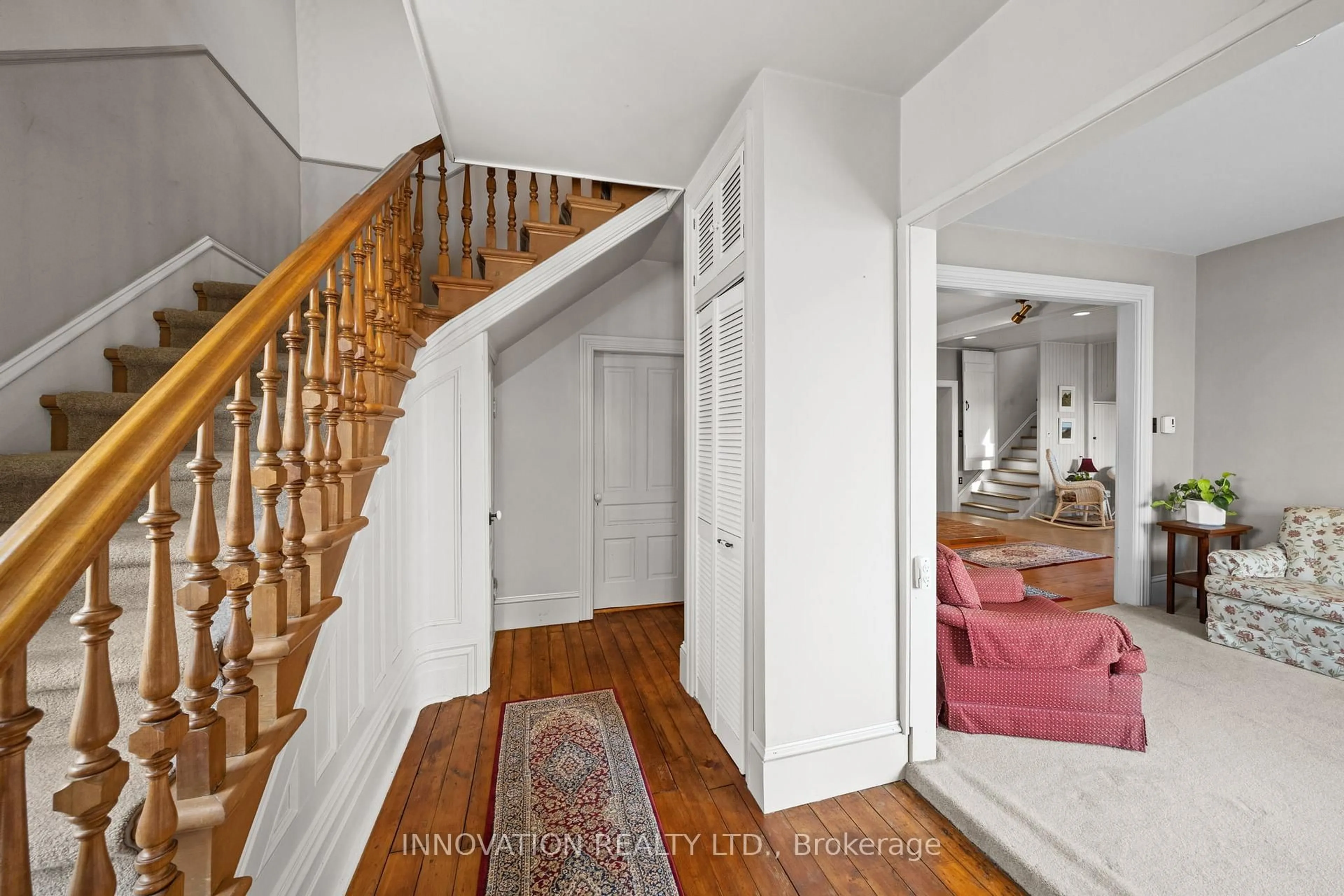 Indoor entryway for 3328 Diamondview Rd, Kinburn Ontario K0A 2H0