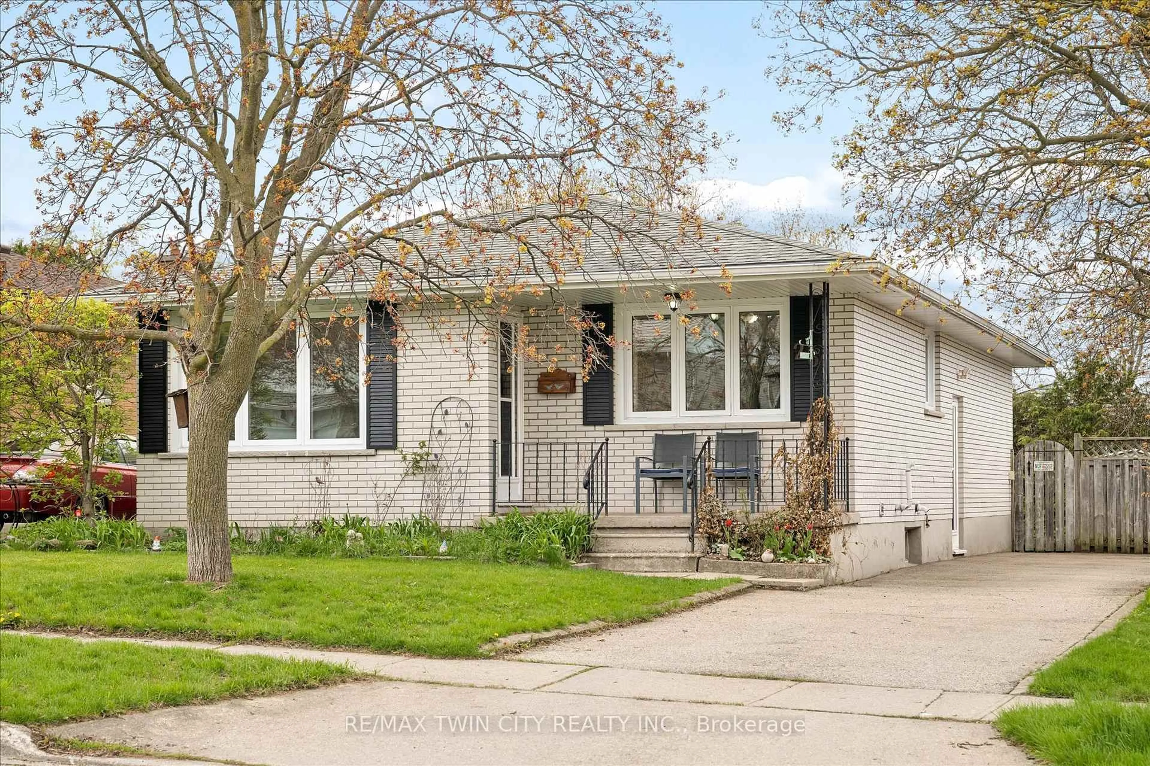 Home with brick exterior material, street for 26 Tutton Pl, Cambridge Ontario N1R 4S8