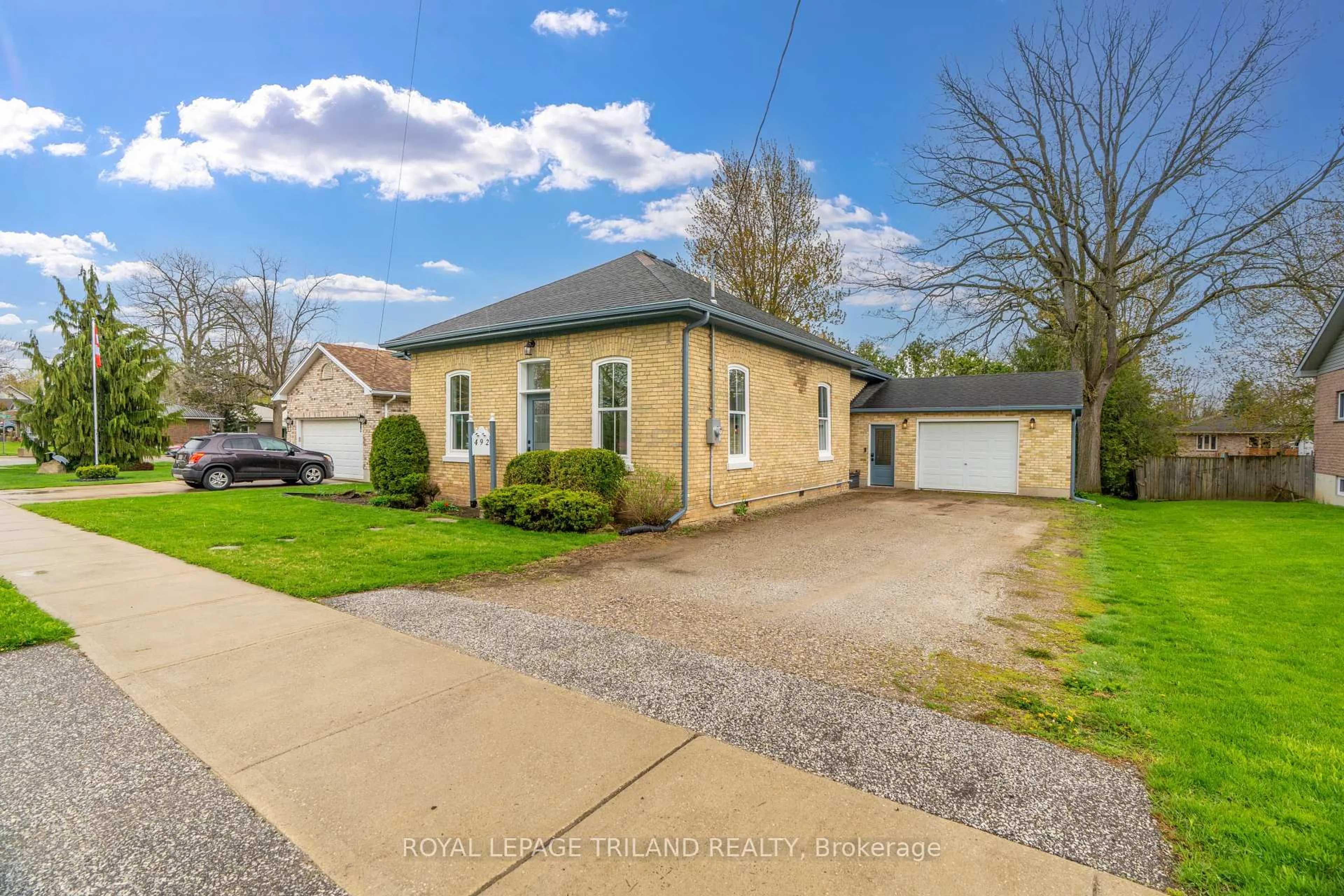 A pic from outside/outdoor area/front of a property/back of a property/a pic from drone, street for 492 Victoria St, Warwick Ontario N0M 2S0