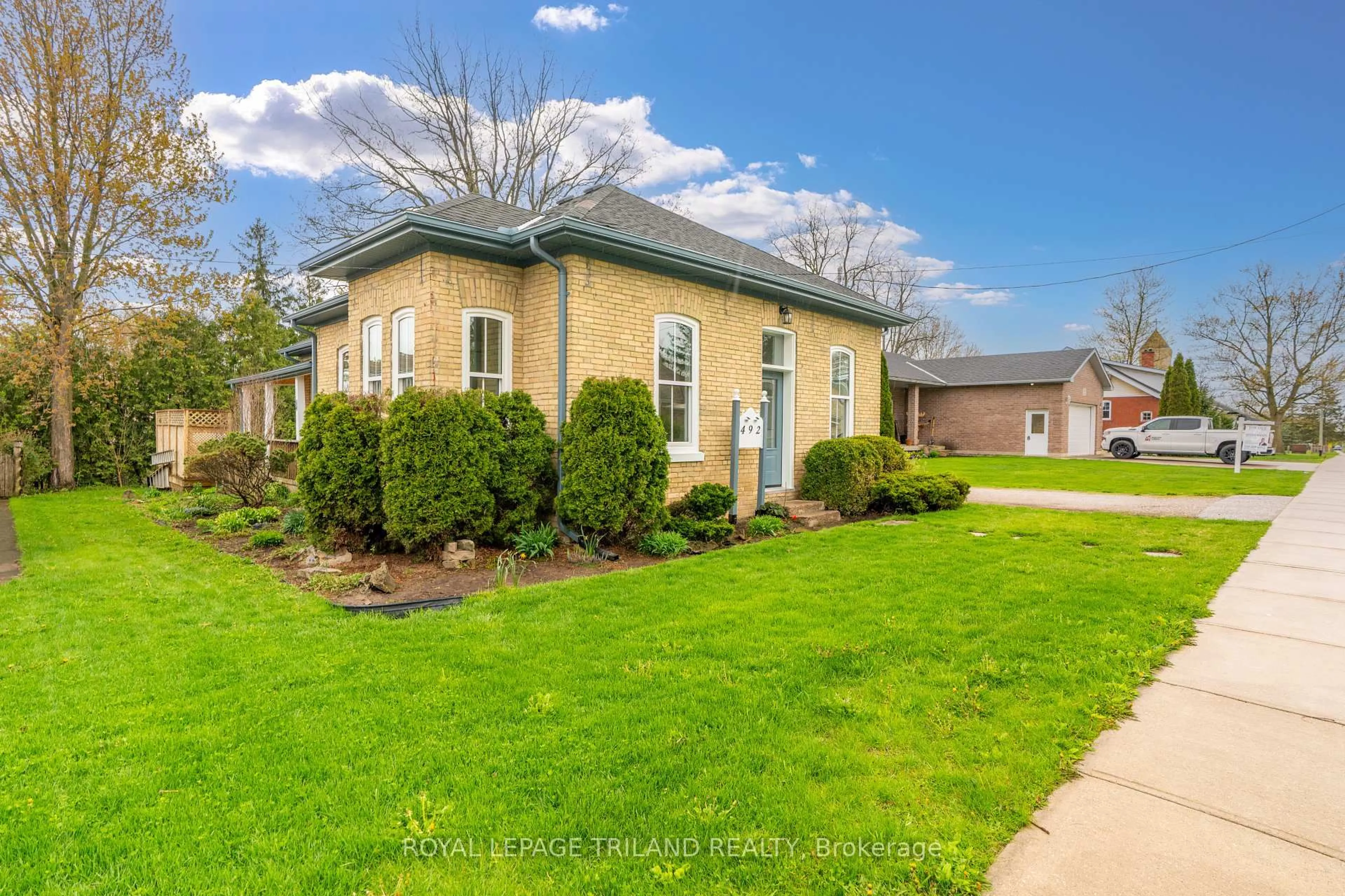 Unknown for 492 Victoria St, Warwick Ontario N0M 2S0