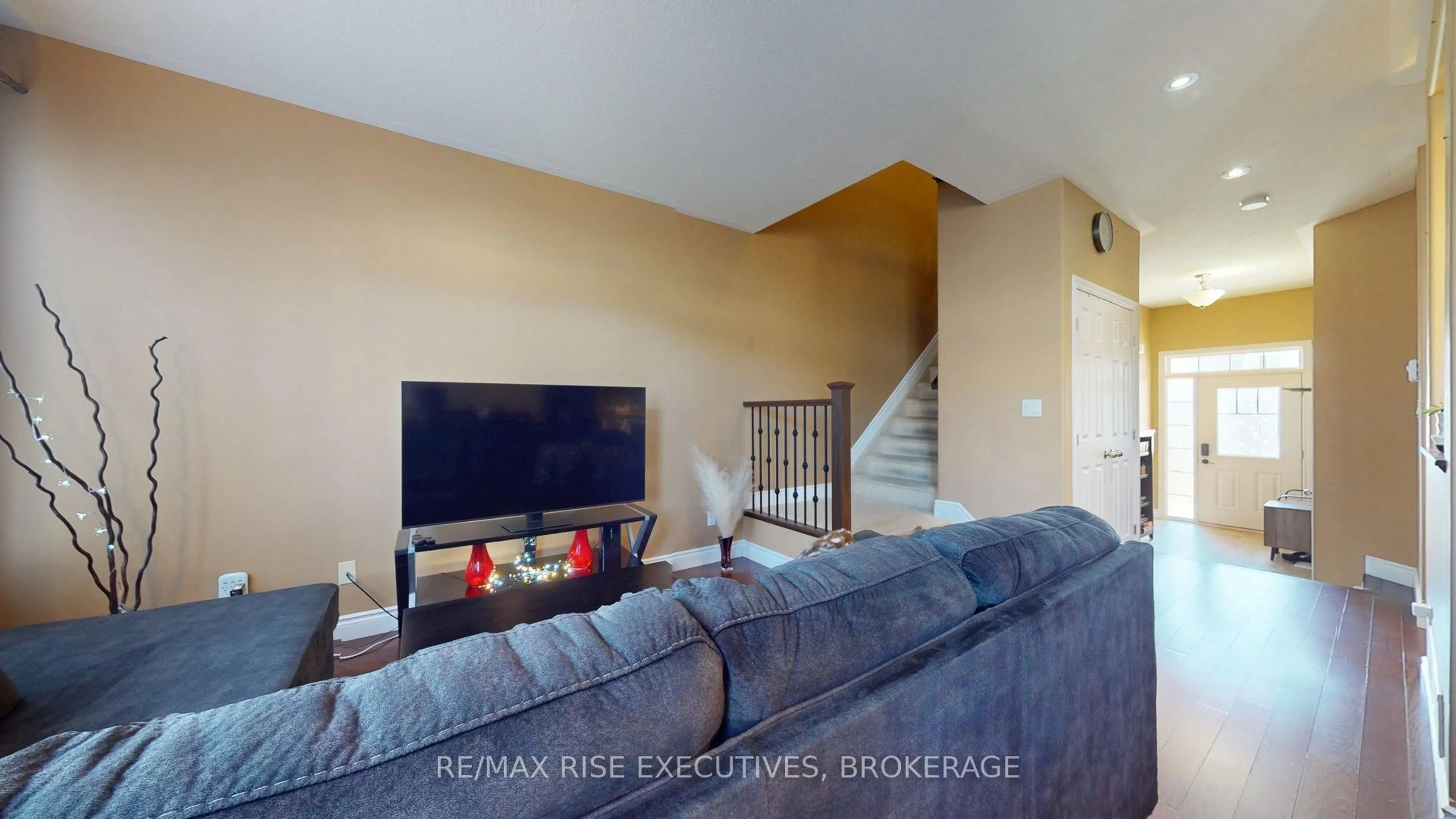 Living room with furniture, unknown for 314 Janette St, Kingston Ontario K7L 4V2