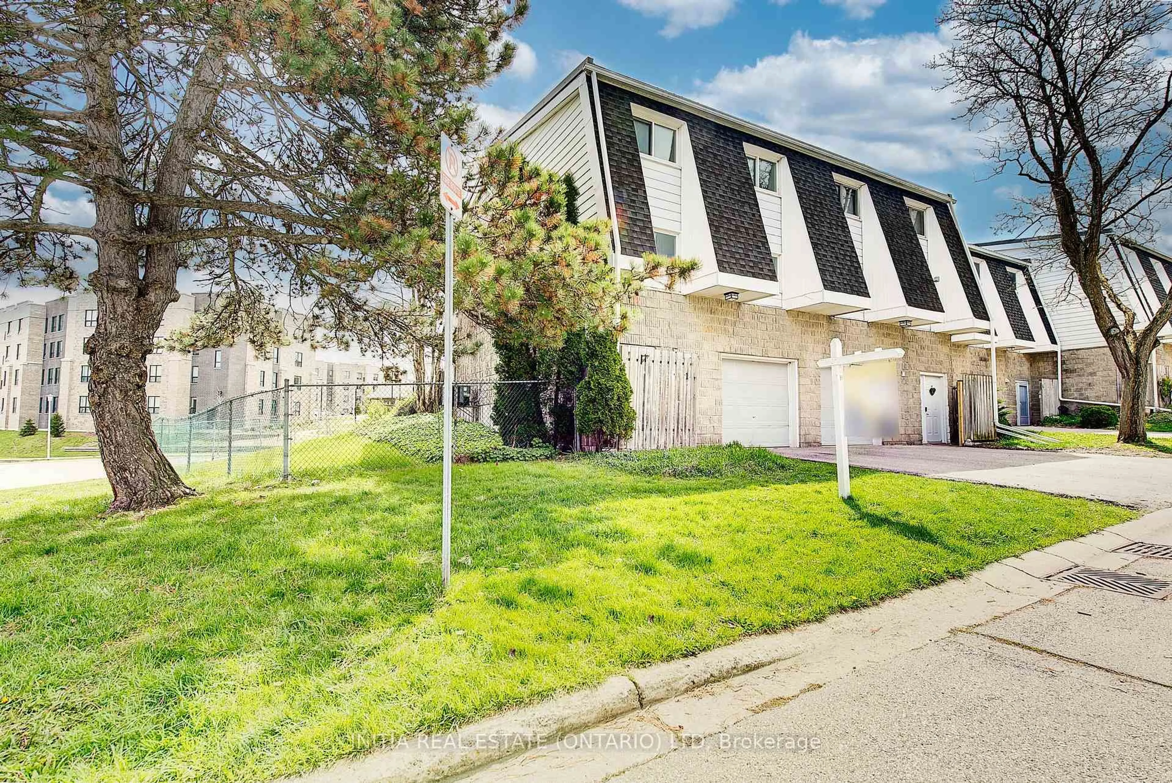 Unknown for 40 Fairfax Crt #1, London North Ontario N6G 3Y3