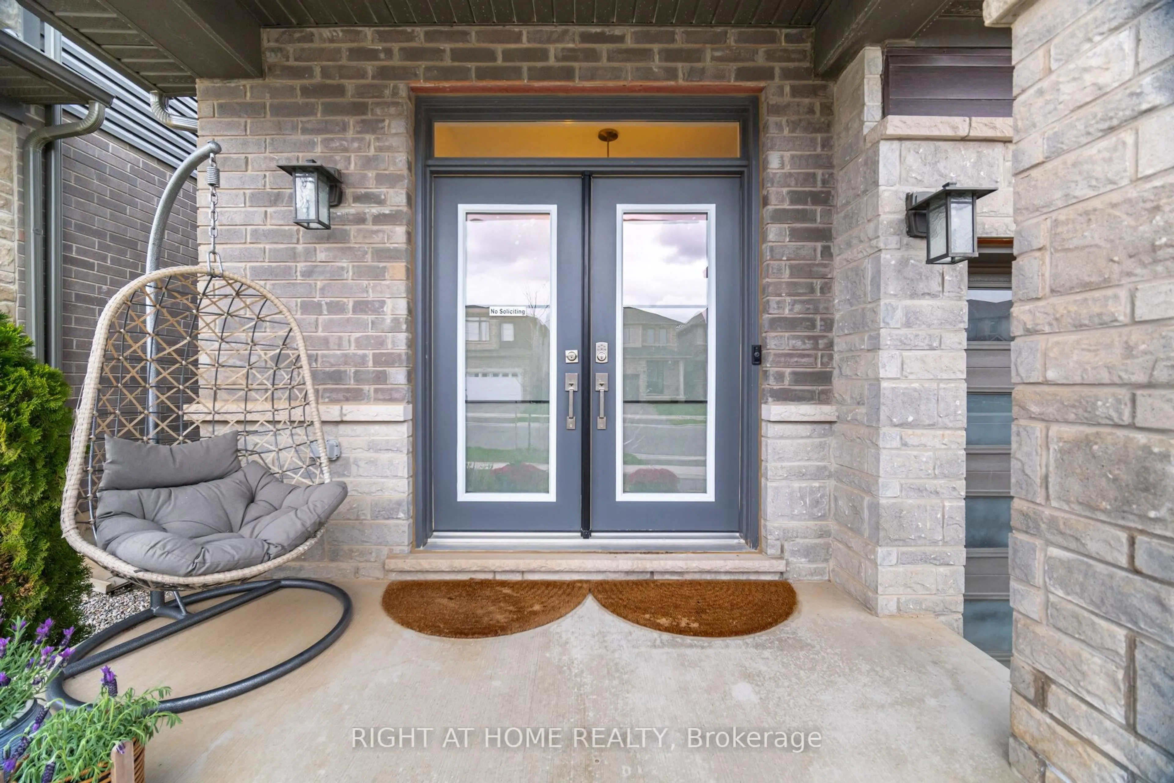 Indoor entryway for 38 Ladd Ave, Brantford Ontario N3V 0B1