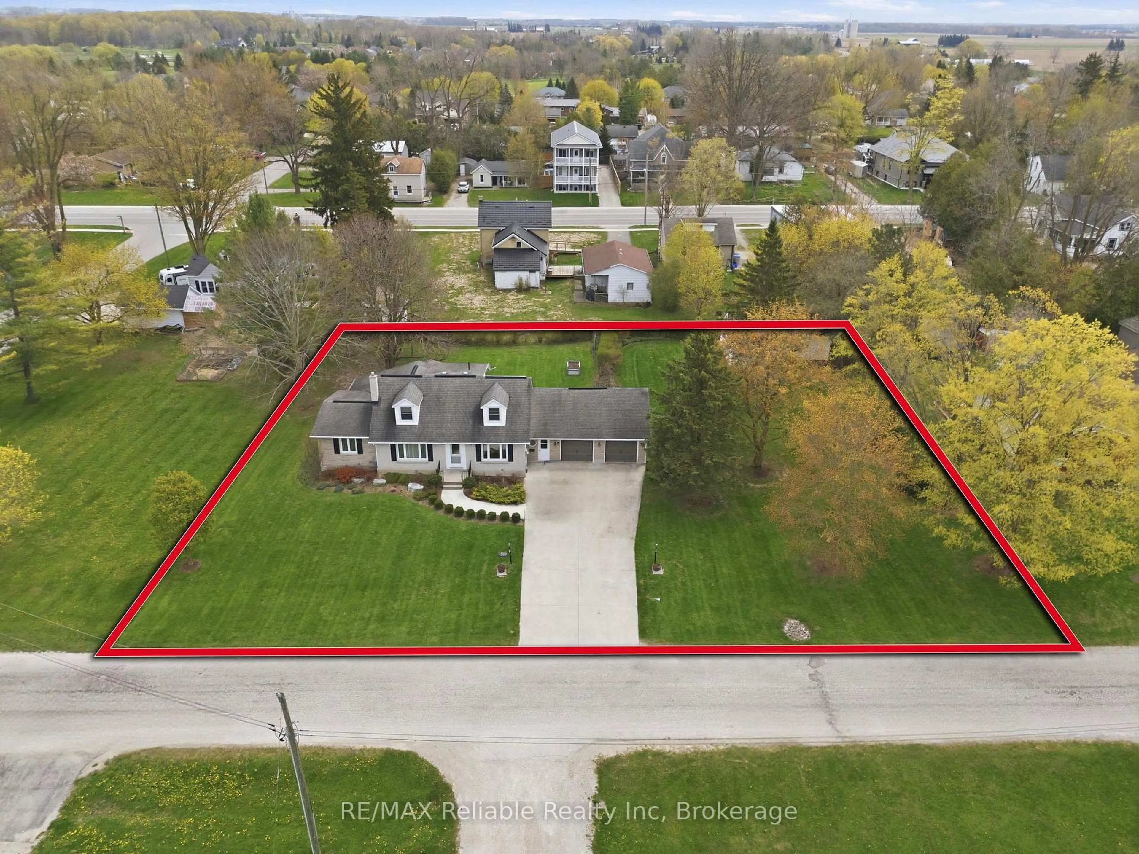 A pic from outside/outdoor area/front of a property/back of a property/a pic from drone, street for 63 Water St, Huron East Ontario N0K 1W0