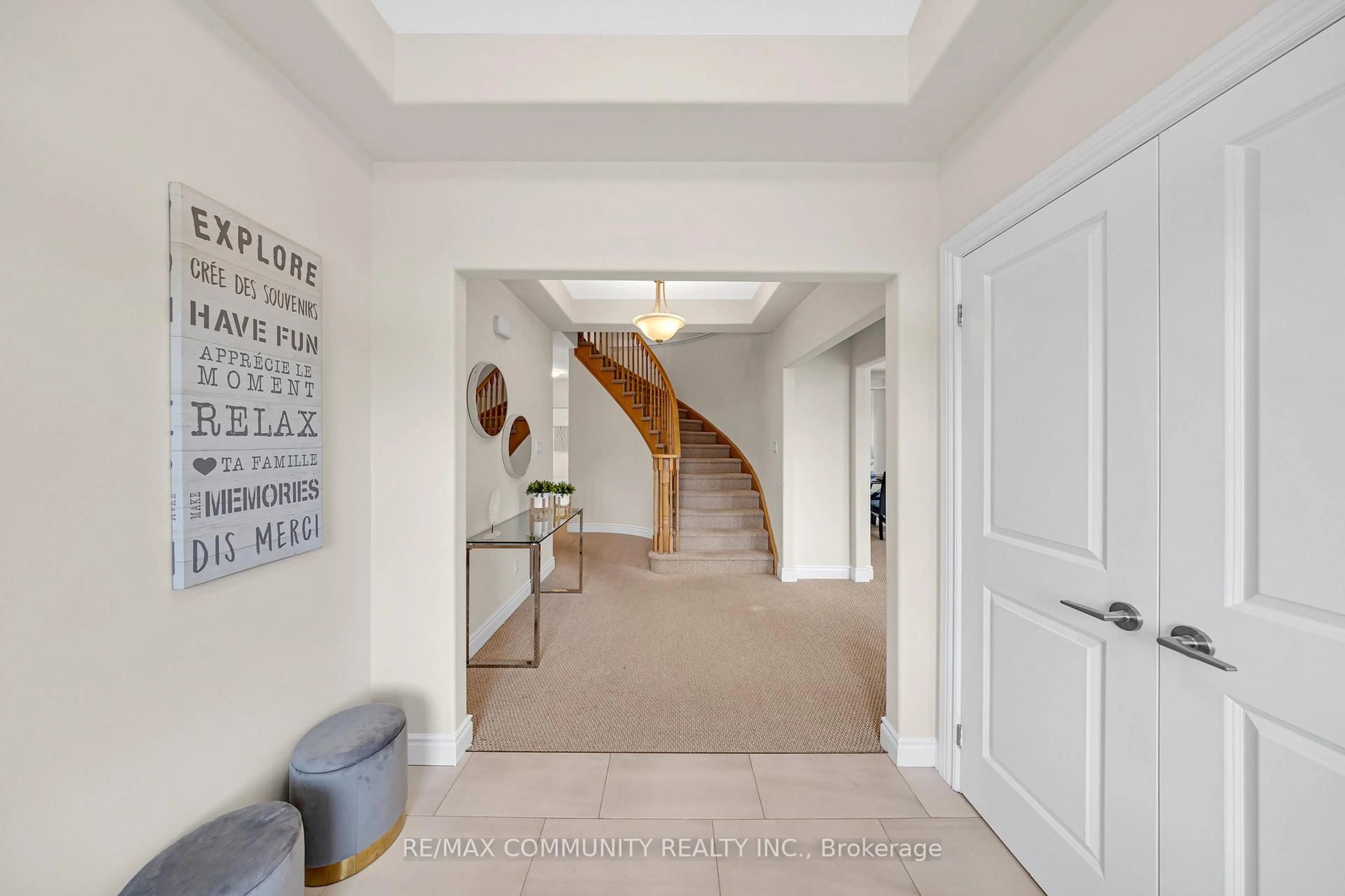 Indoor foyer for 78 Alcorn Dr, Kawartha Lakes Ontario K9V 0M8