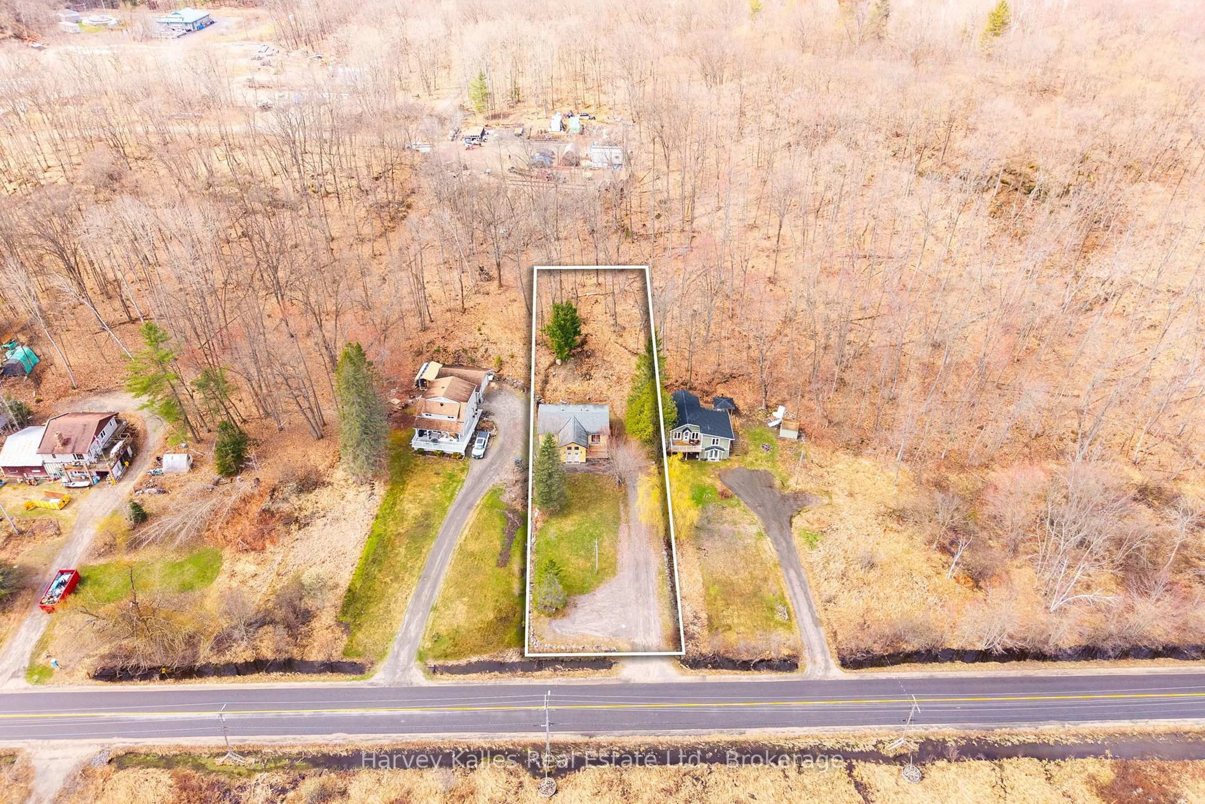 A pic from outside/outdoor area/front of a property/back of a property/a pic from drone, unknown for 25 Ferndale Rd, Muskoka Lakes Ontario P0B 1J0