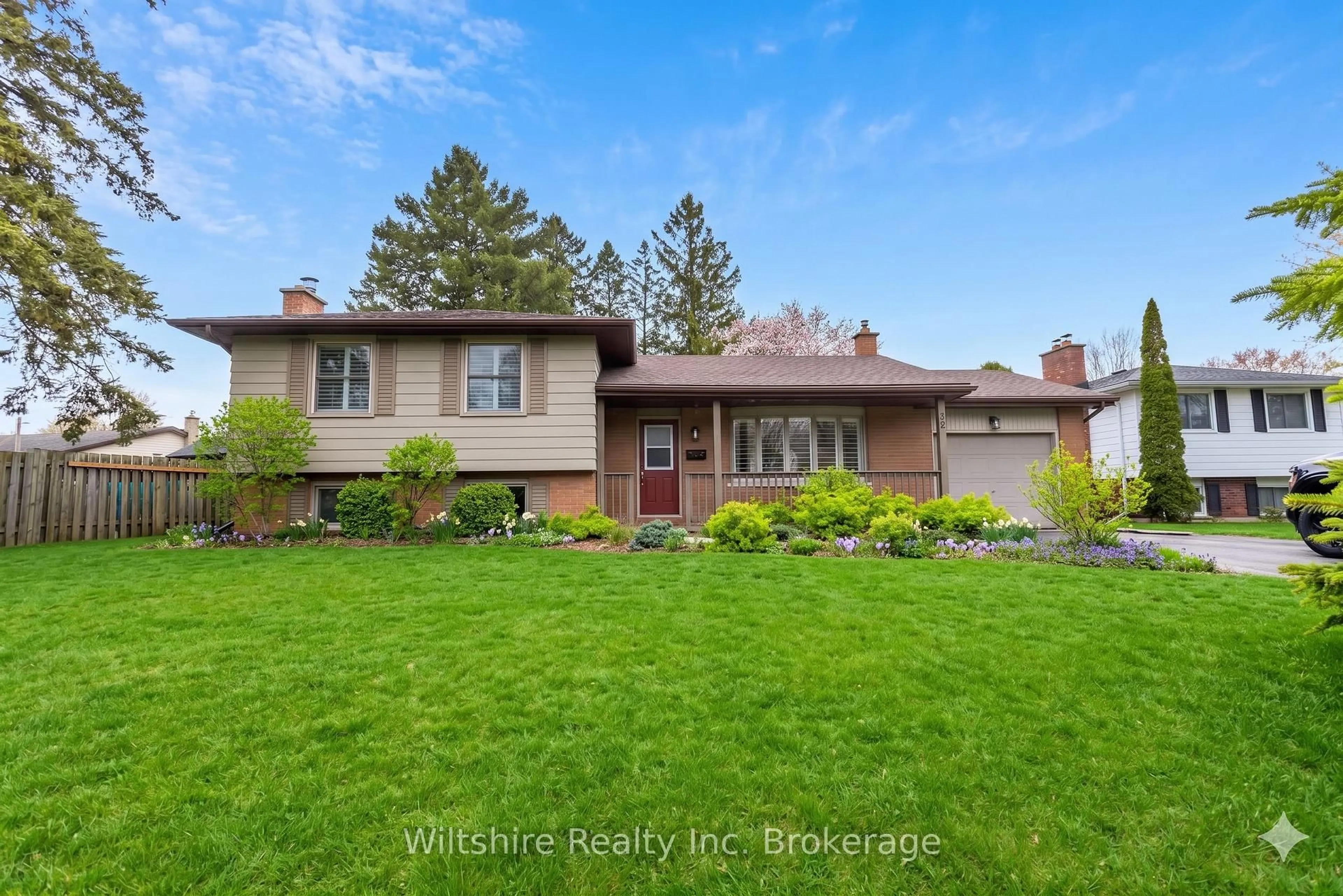 Unknown for 32 Devon Crt, Tillsonburg Ontario N4G 4K6
