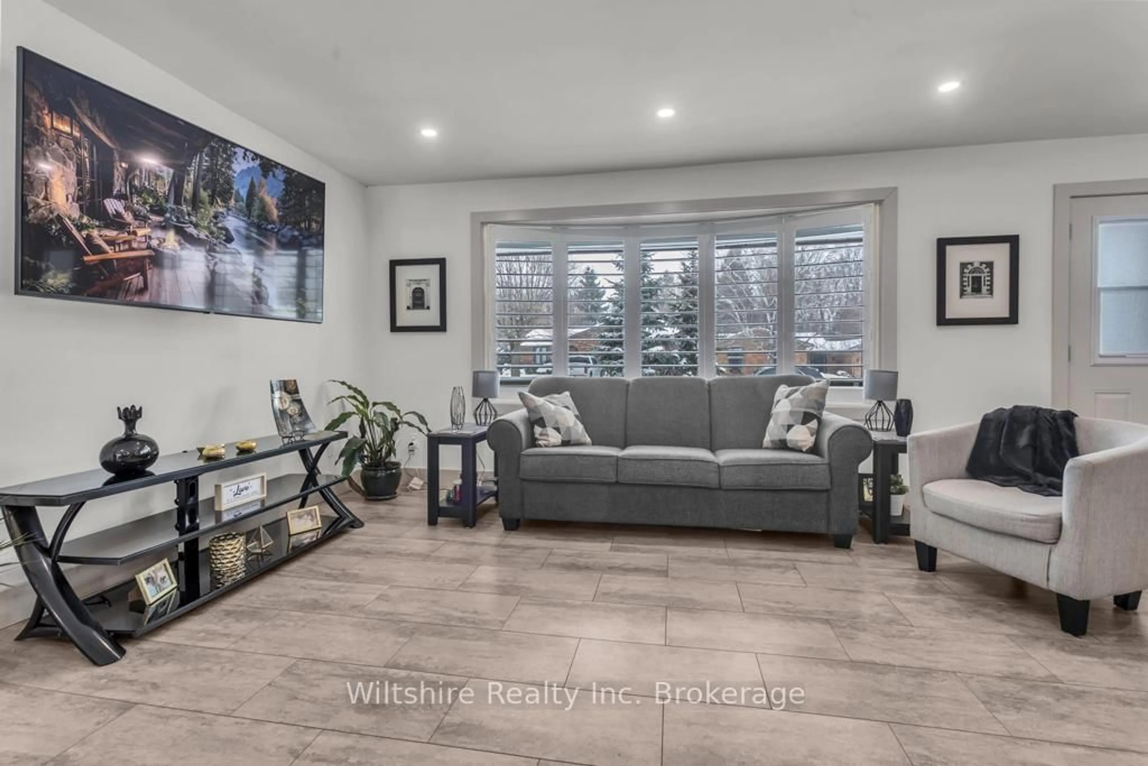 Living room with furniture, ceramic/tile floor for 32 Devon Crt, Tillsonburg Ontario N4G 4K6