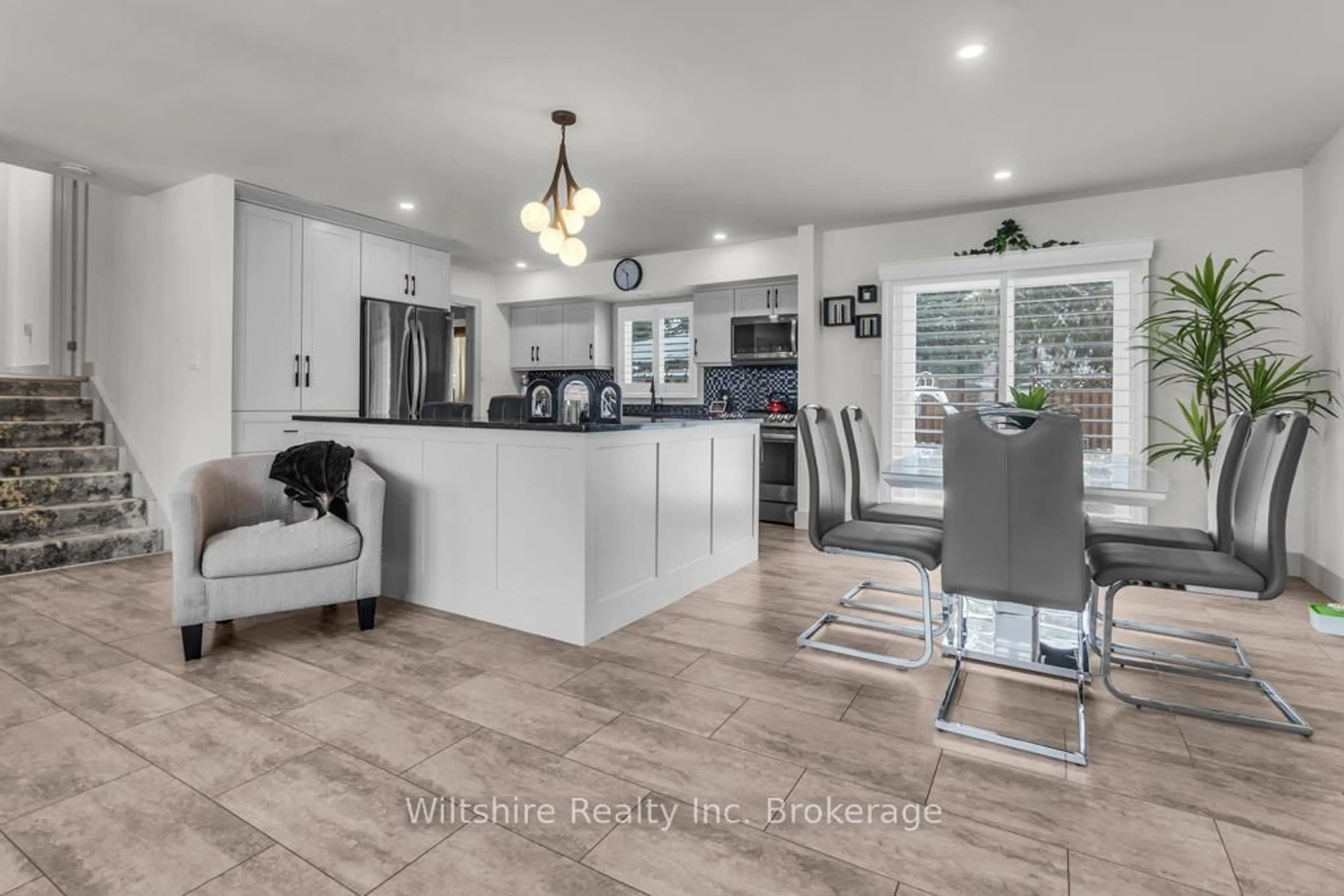 Open concept kitchen, ceramic/tile floor for 32 Devon Crt, Tillsonburg Ontario N4G 4K6