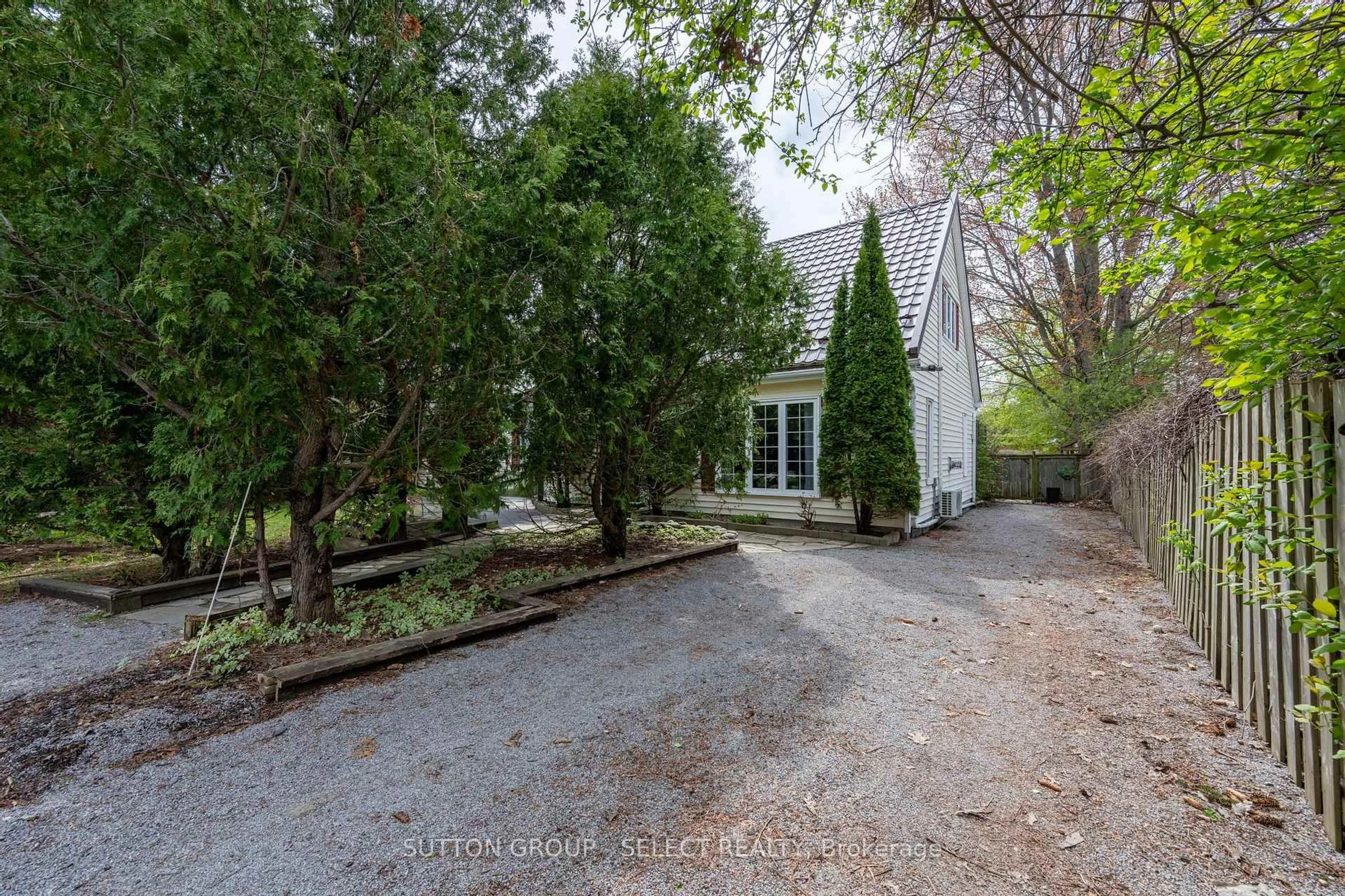 A pic from outside/outdoor area/front of a property/back of a property/a pic from drone, street for 1129 Sunningdale Rd, London North Ontario N5X 4B1