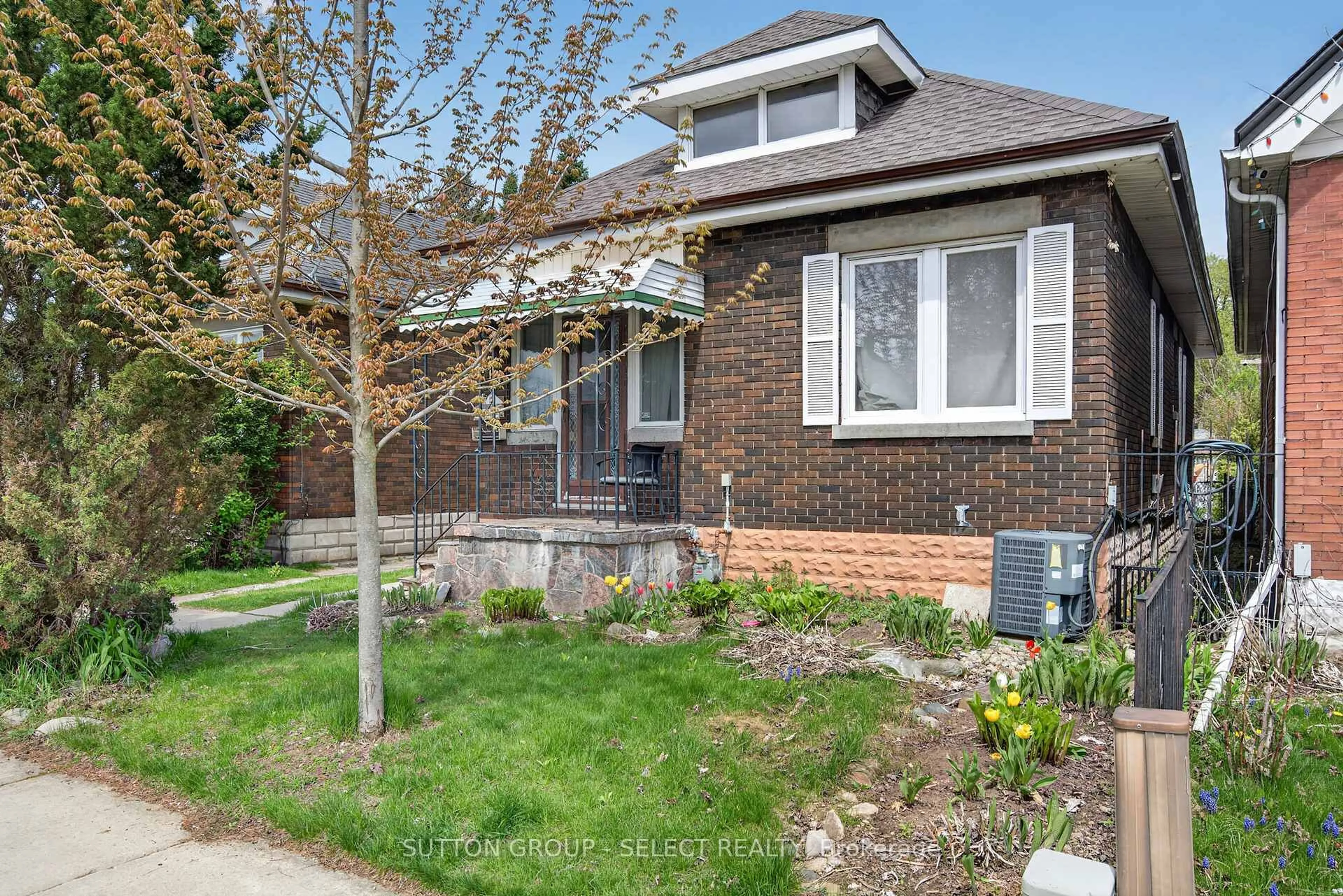 Home with brick exterior material, street for 114 Vauxhall St, London East Ontario N5Z 1B6