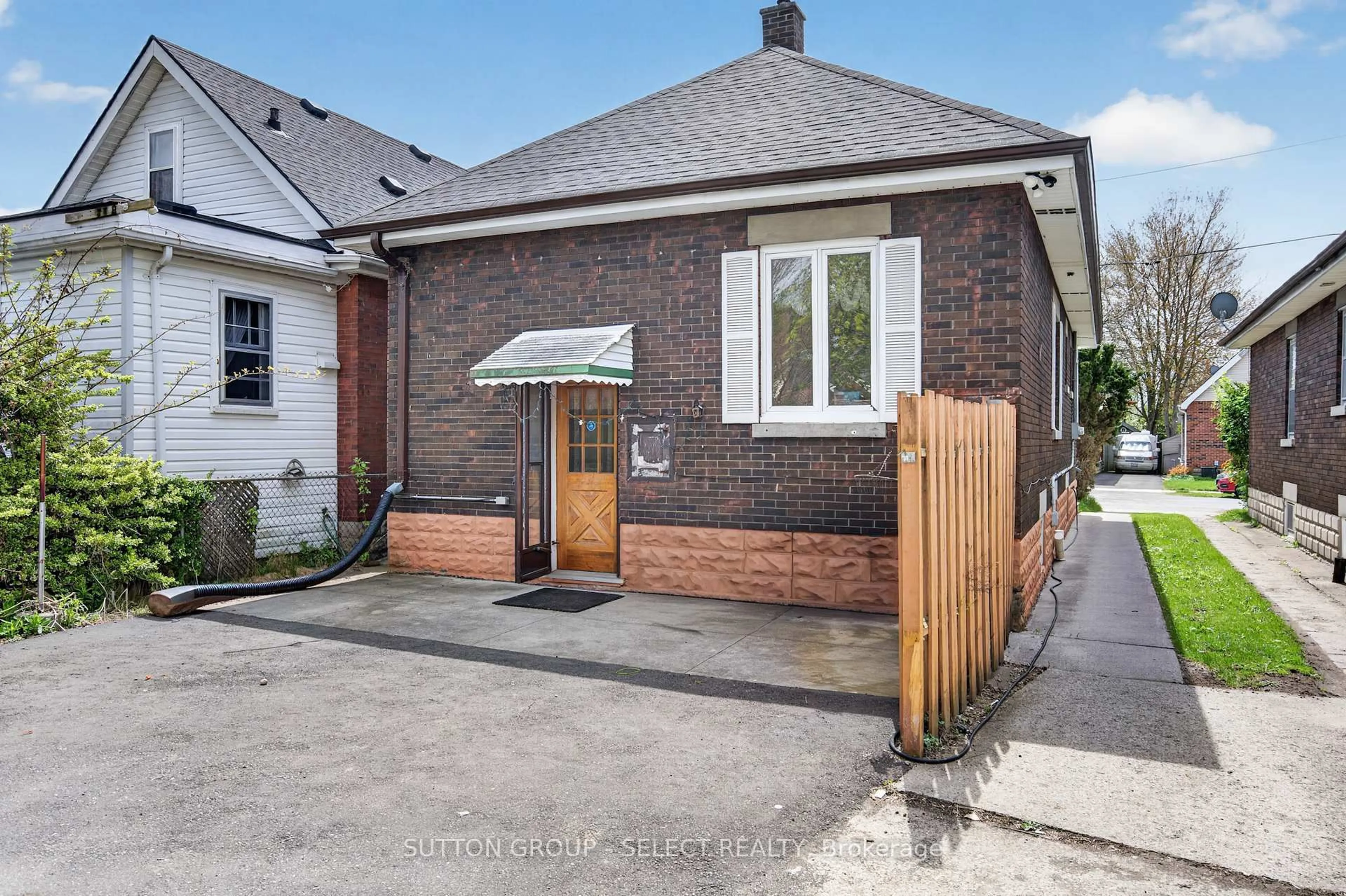 Home with brick exterior material, street for 114 Vauxhall St, London East Ontario N5Z 1B6