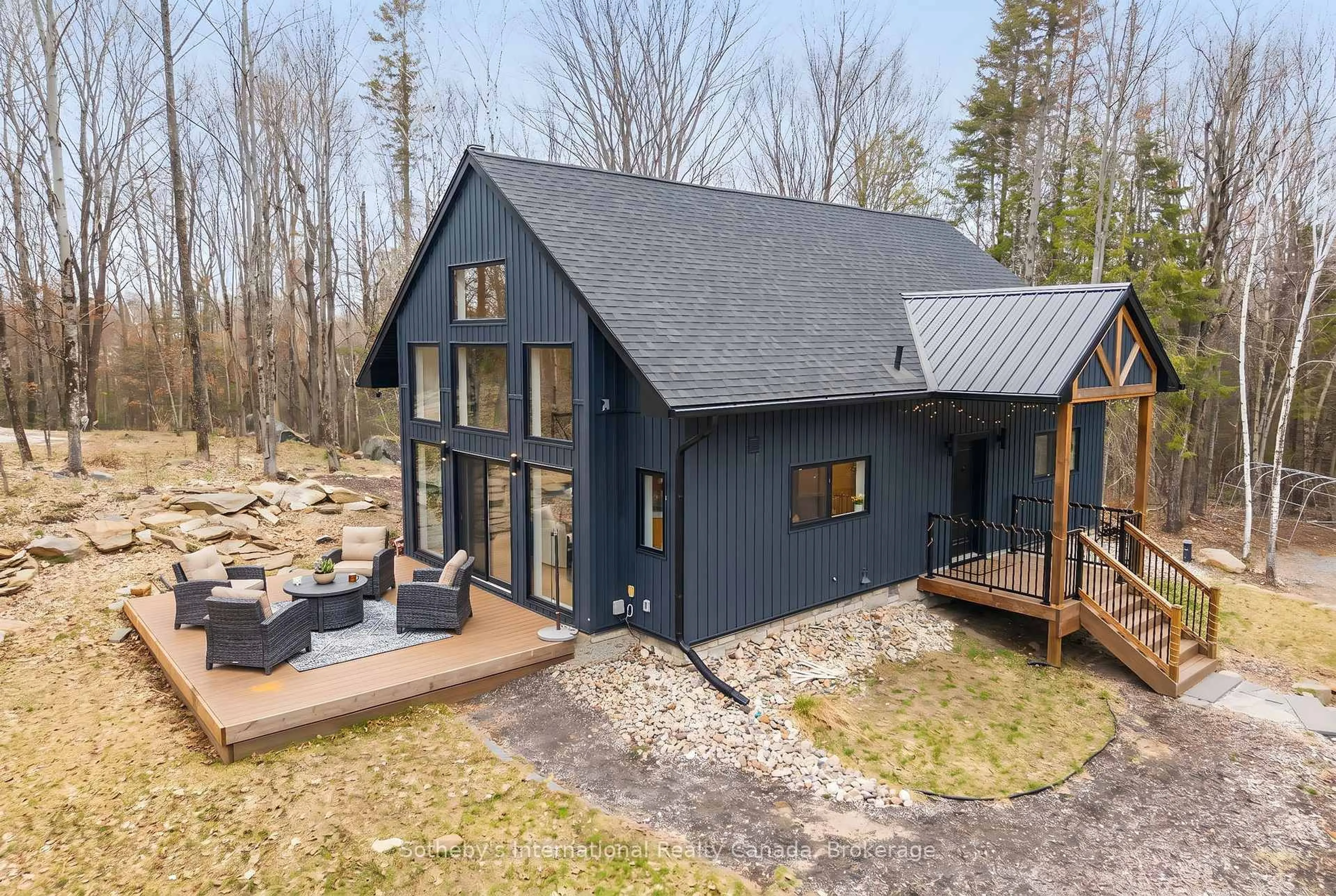 A pic from outside/outdoor area/front of a property/back of a property/a pic from drone, unknown for 1315 North Dr, Dysart et al Ontario K0M 1S0