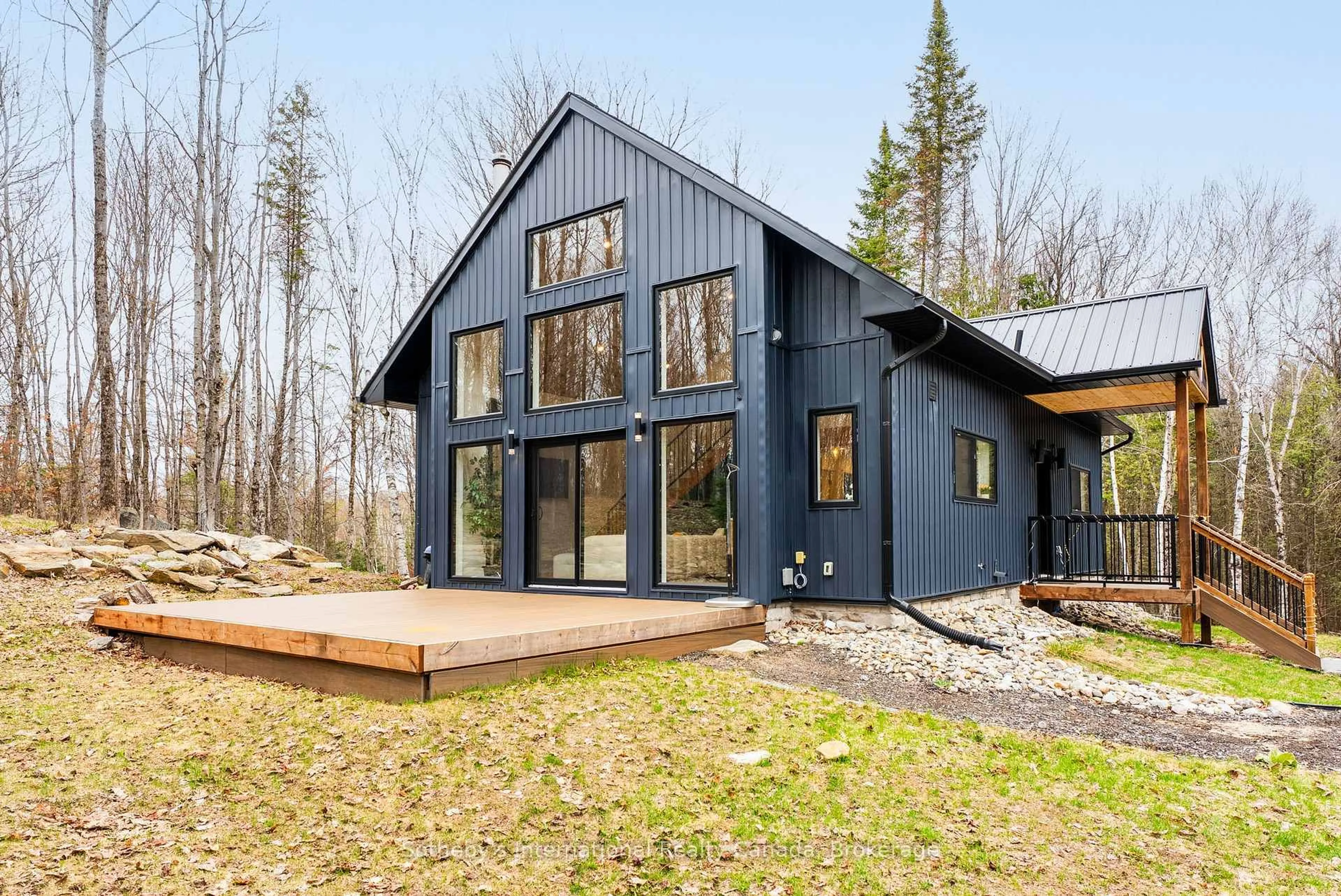 Home with vinyl exterior material, unknown for 1315 North Dr, Dysart et al Ontario K0M 1S0