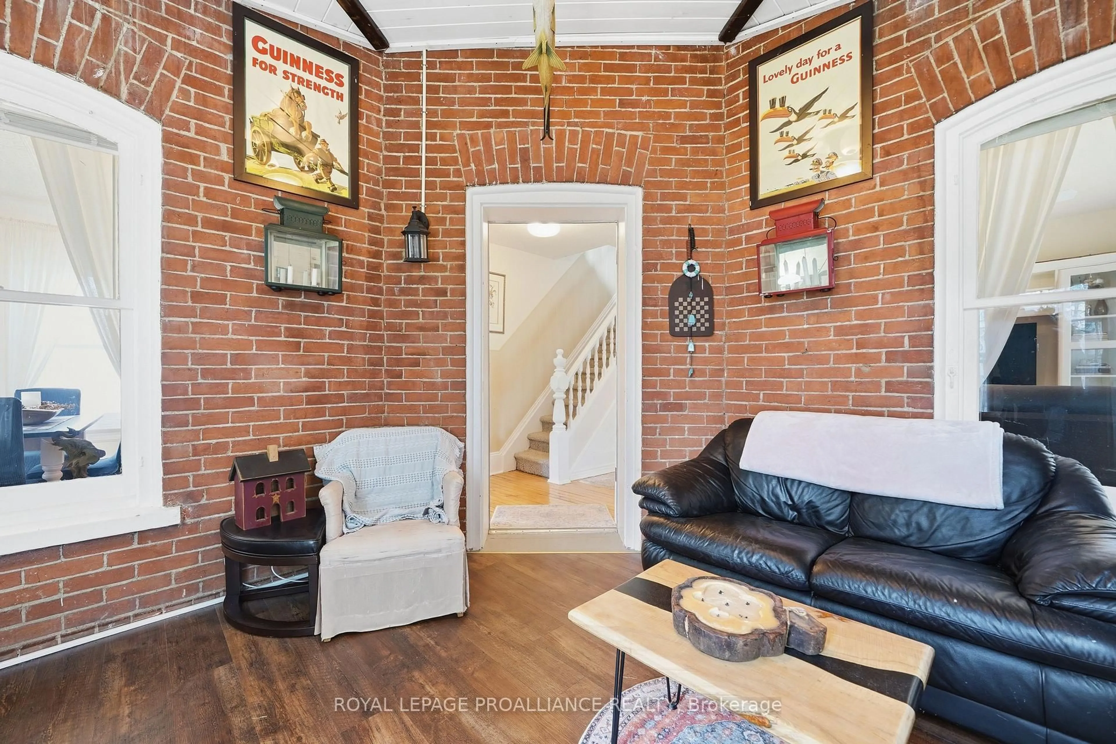 Indoor entryway for 154 St Lawrence St, Madoc Ontario K0K 2K0