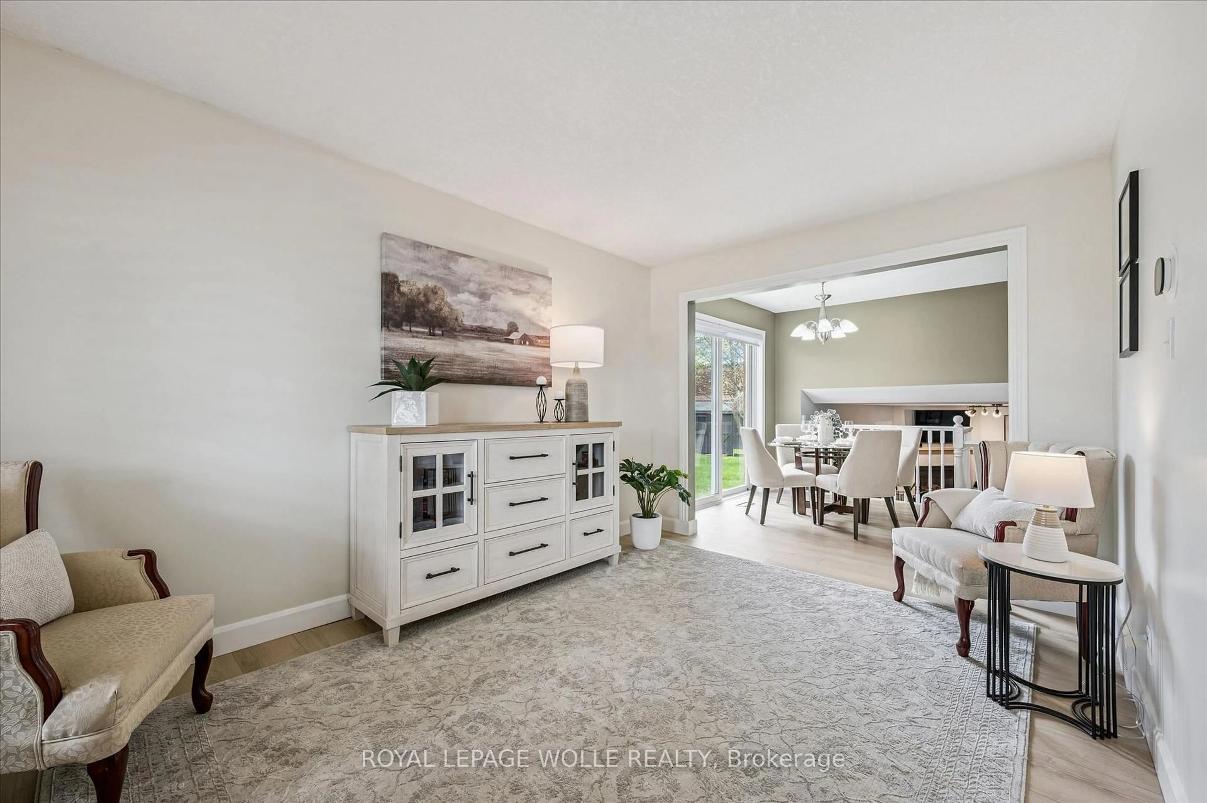 Indoor entryway for 33 Kingfisher Dr, Woolwich Ontario N3B 3K4