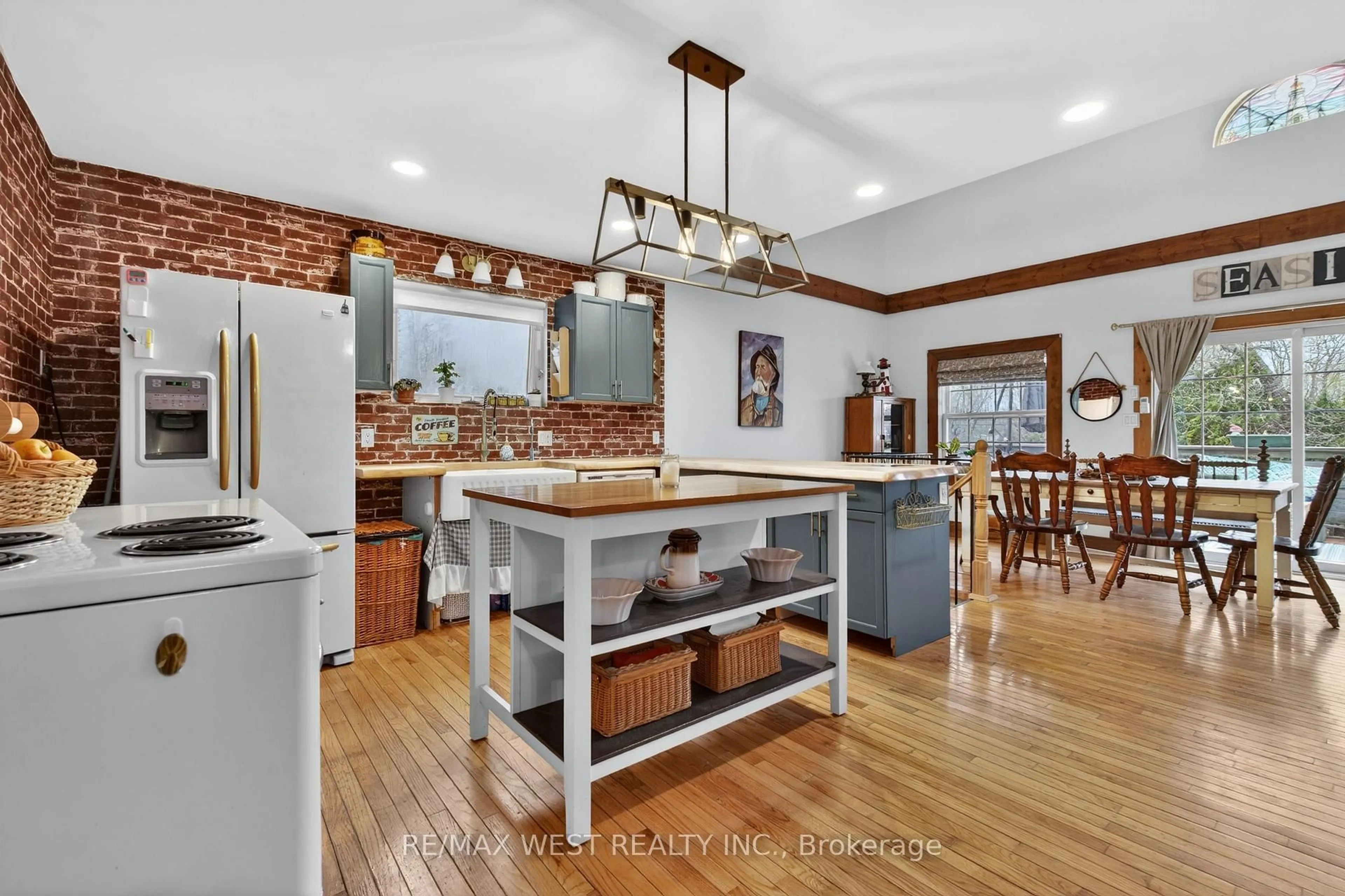 Open concept kitchen, ceramic/tile floor for 5571 Perth Road Cres, Perth Road Ontario K0H 2L0