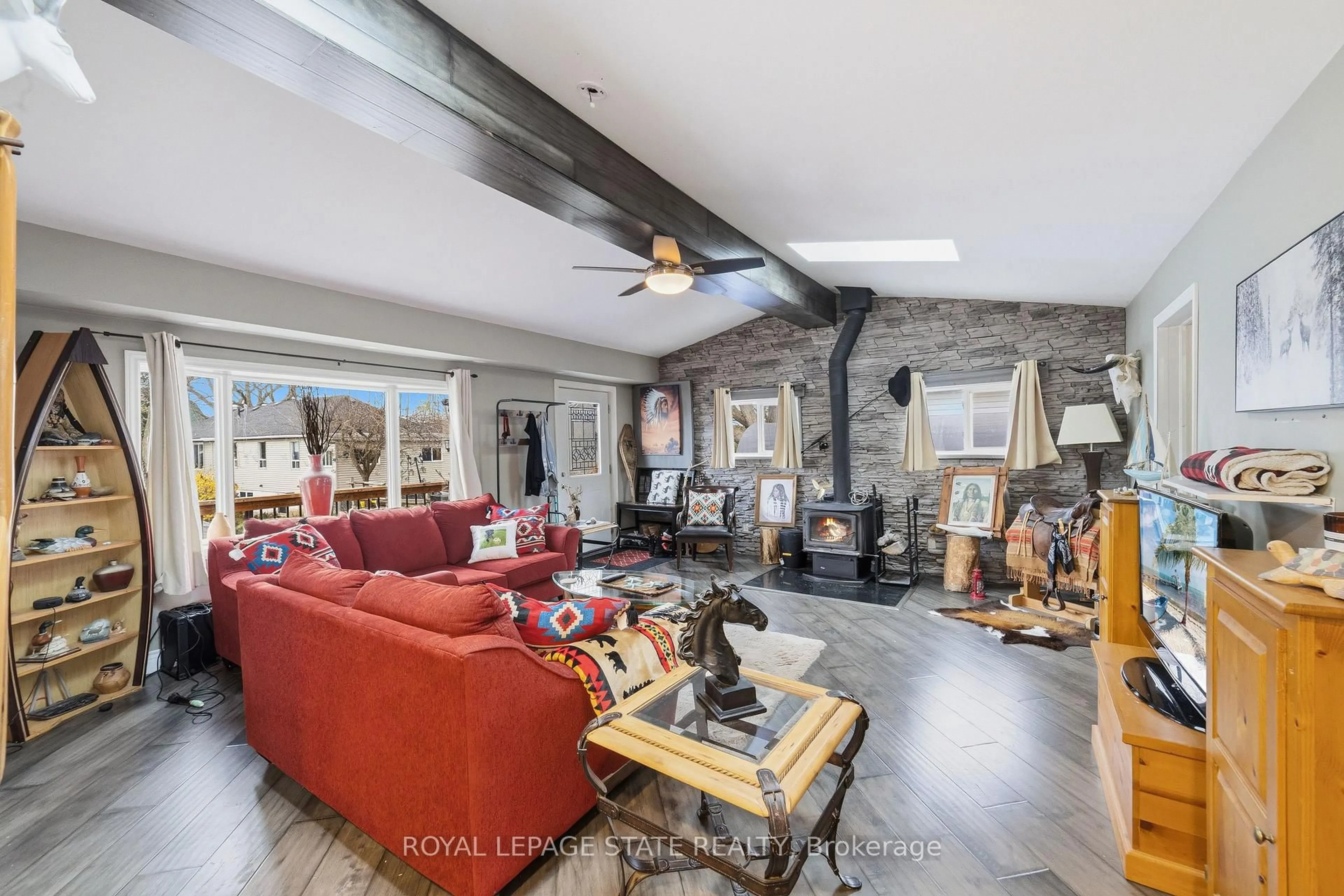 Living room with furniture, unknown for 18 Westmoreland Lane, Haldimand Ontario N1A 2W1