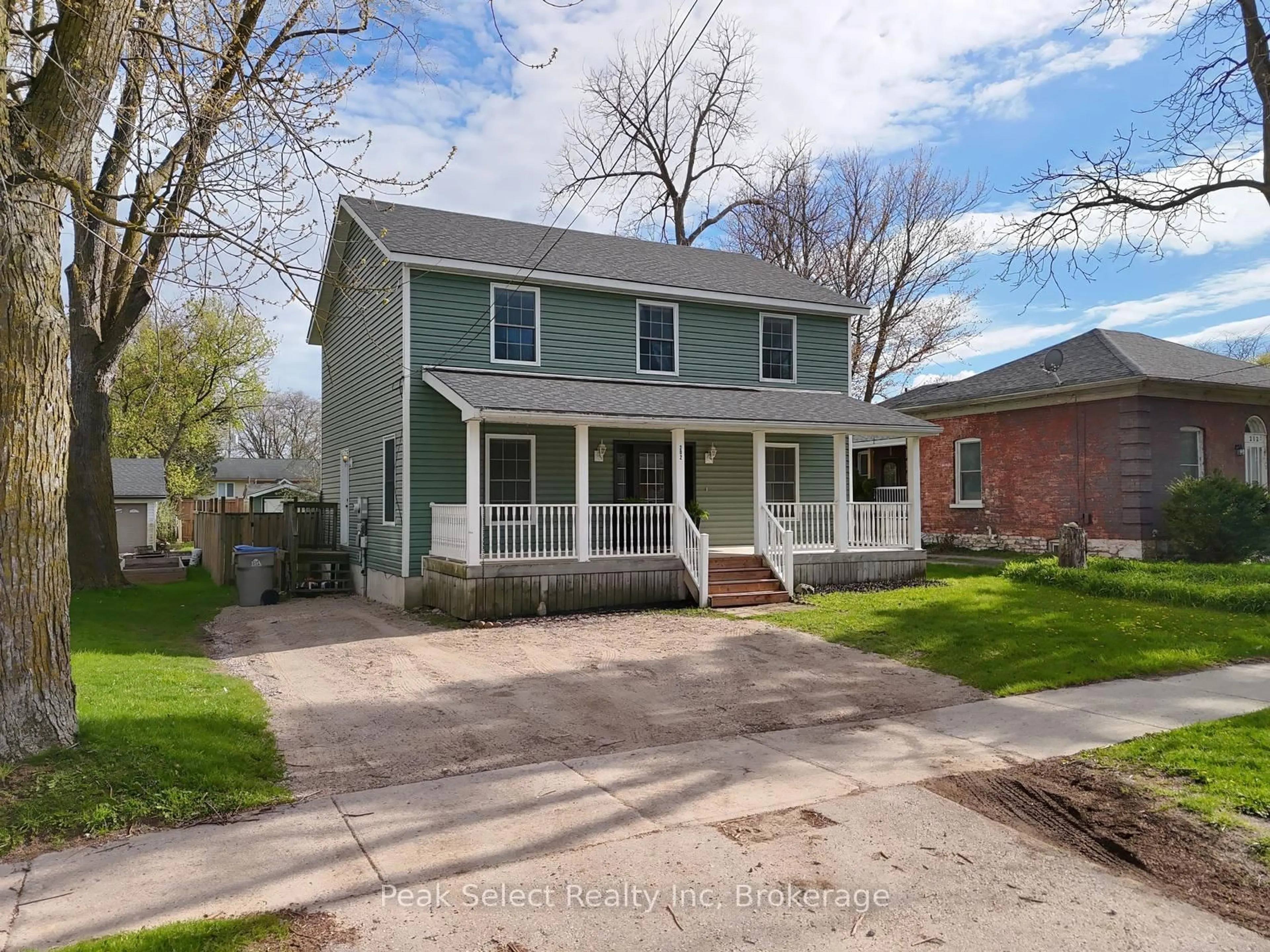 Unknown for 202 Queen St, St. Marys Ontario N4X 1B7