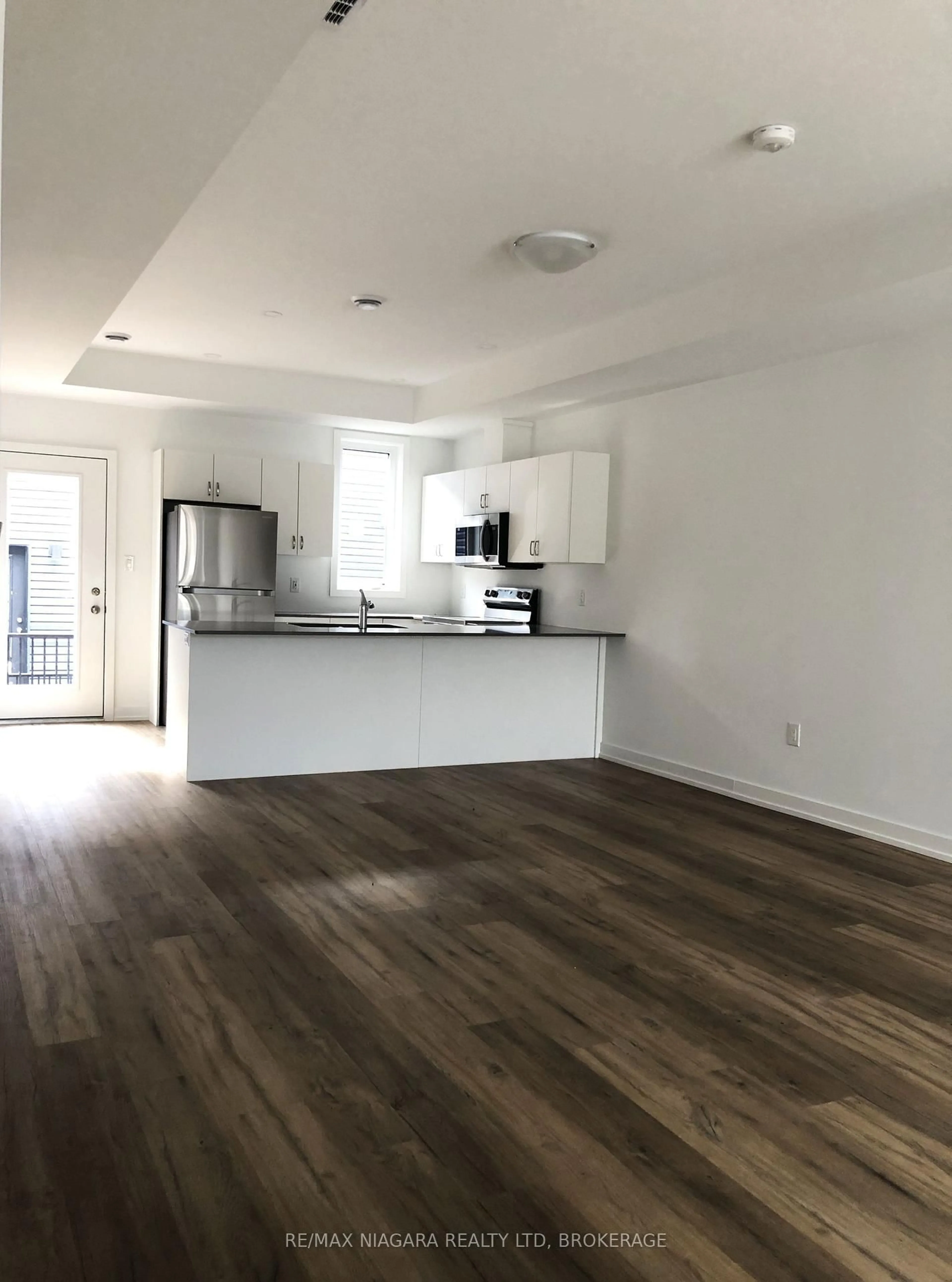 Open concept kitchen, wood/laminate floor for 781 Clare Ave #122, Welland Ontario L3C 0K1