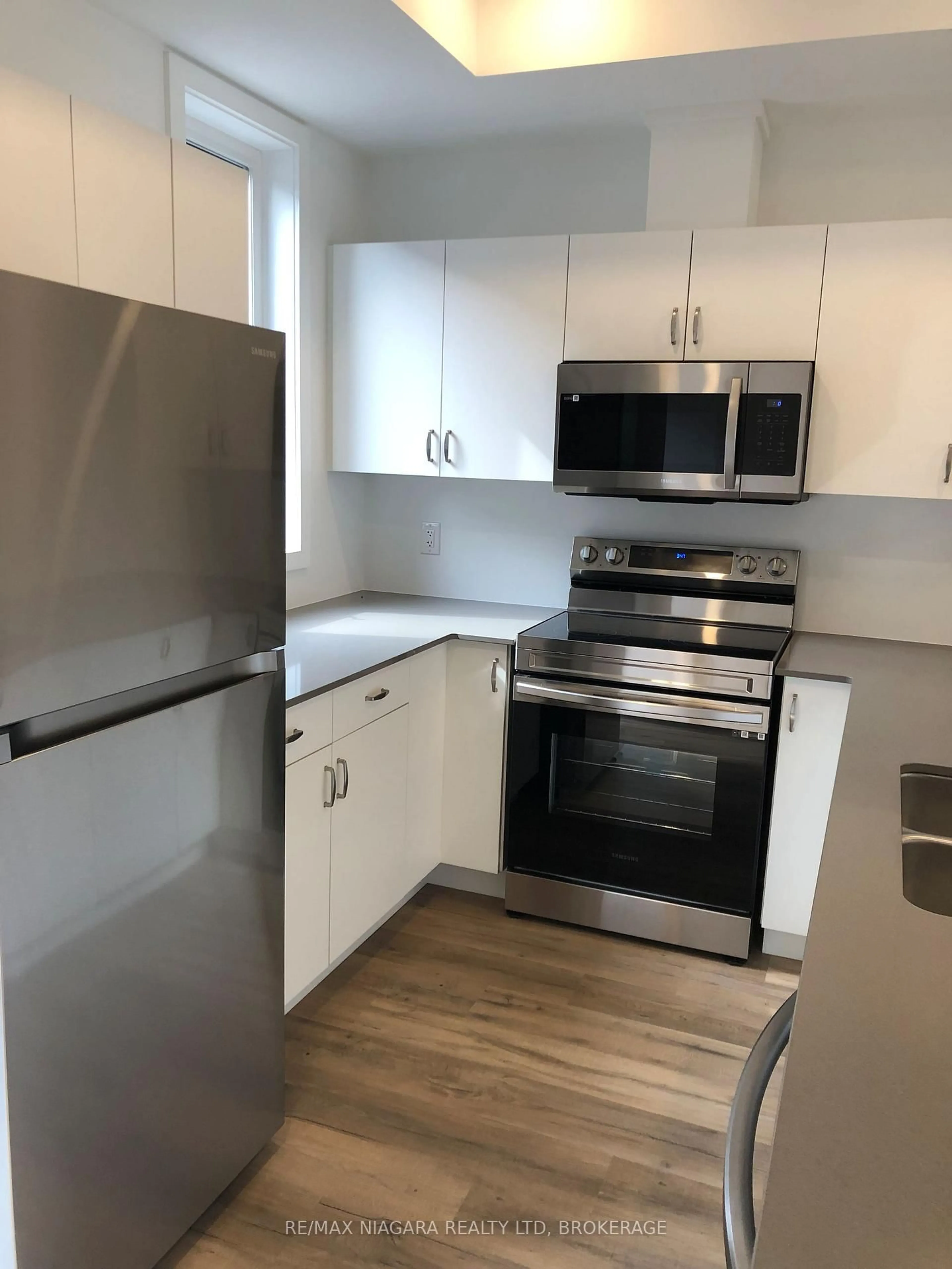 Standard kitchen, unknown for 781 Clare Ave #122, Welland Ontario L3C 0K1
