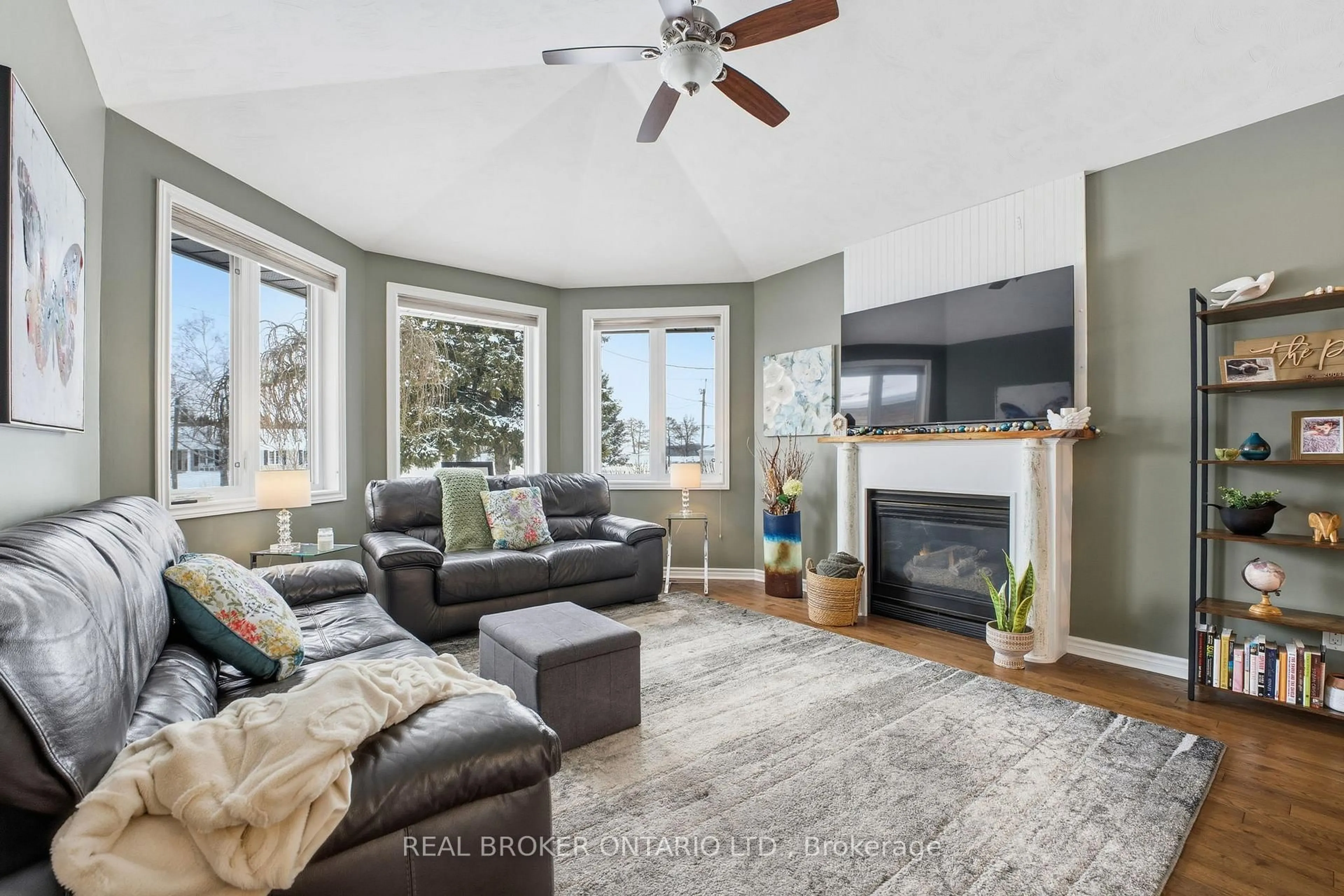 Living room with furniture, unknown for 270 Talbot St, Norfolk Ontario N0J 1E0