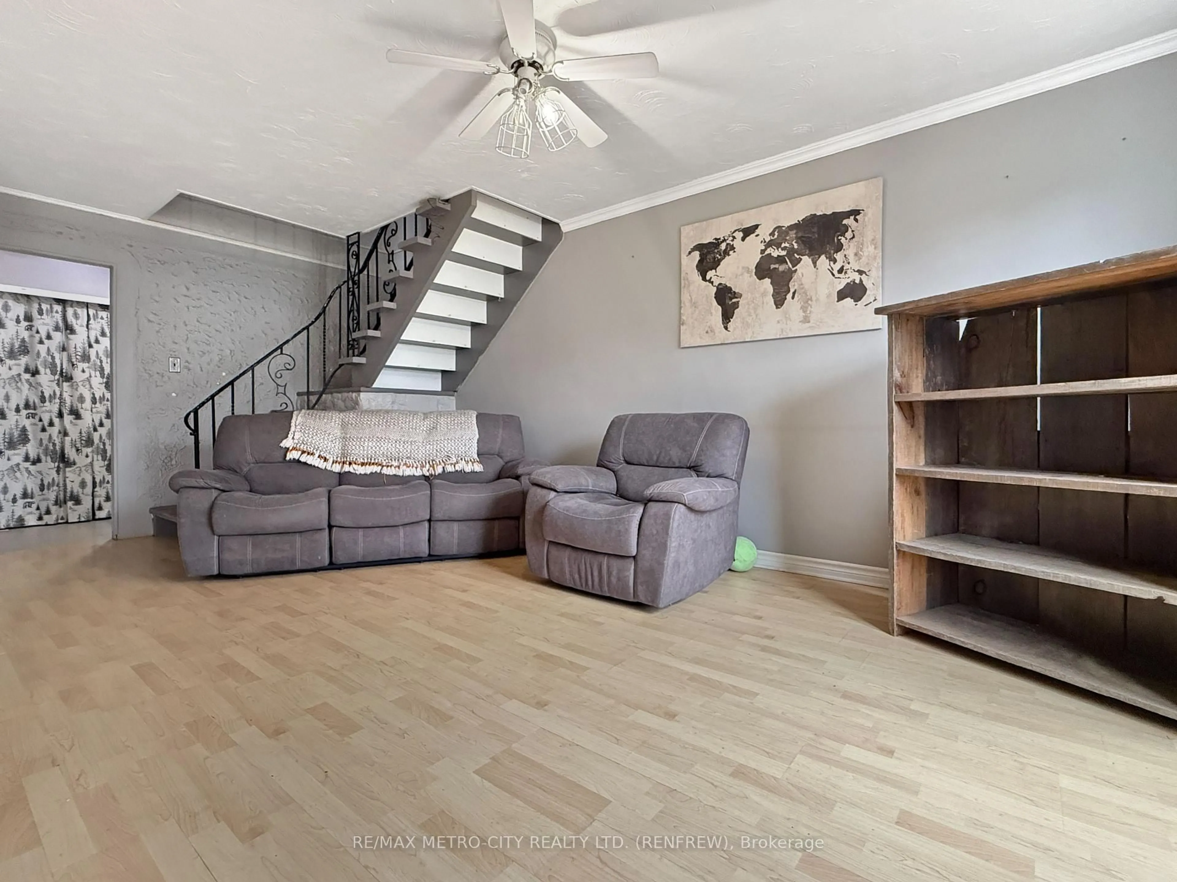 Living room with furniture, unknown for 467 Dominion St, Renfrew Ontario K7V 1H5