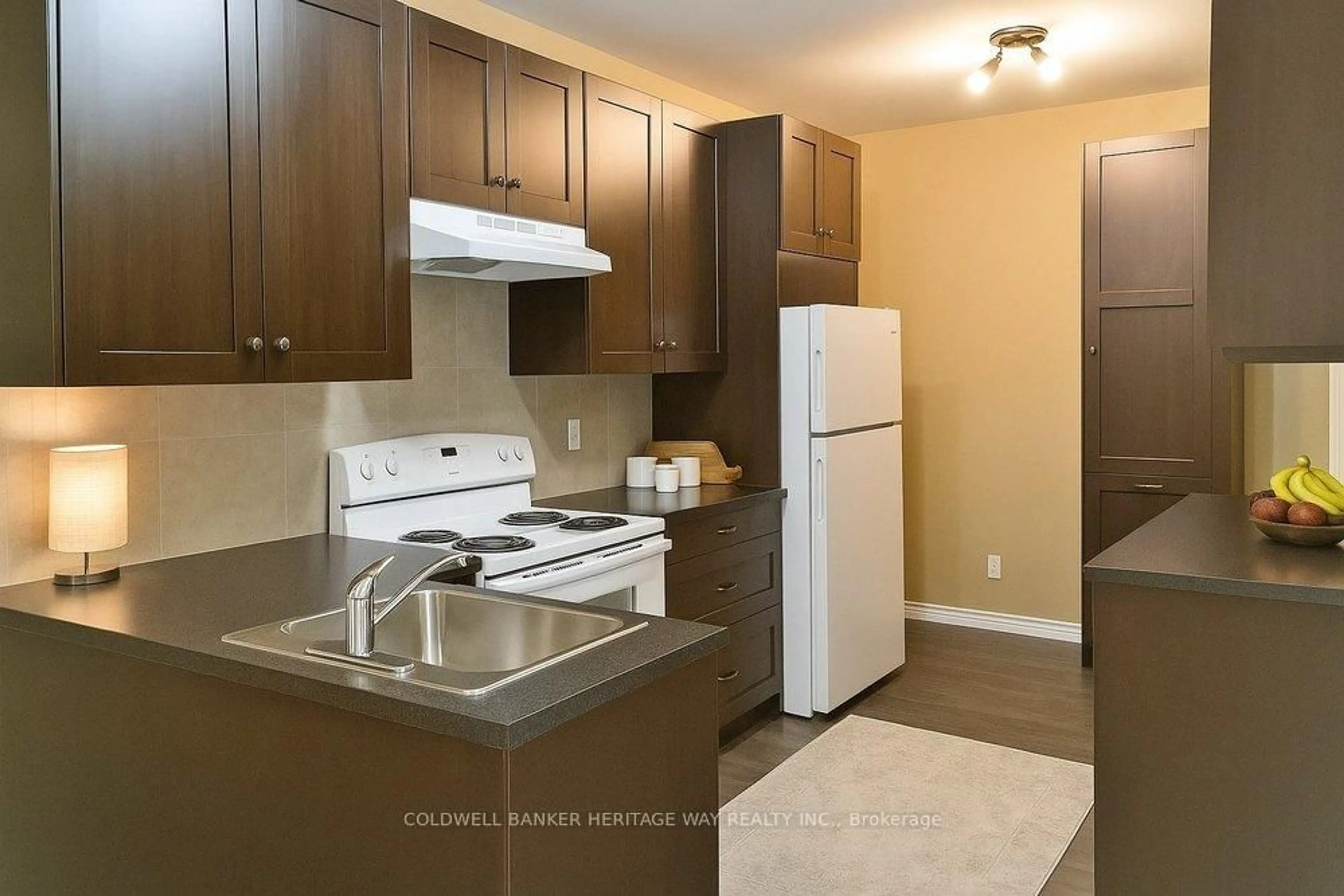 Standard kitchen, unknown for 48 Main St, Almonte Ontario K0A 1A0