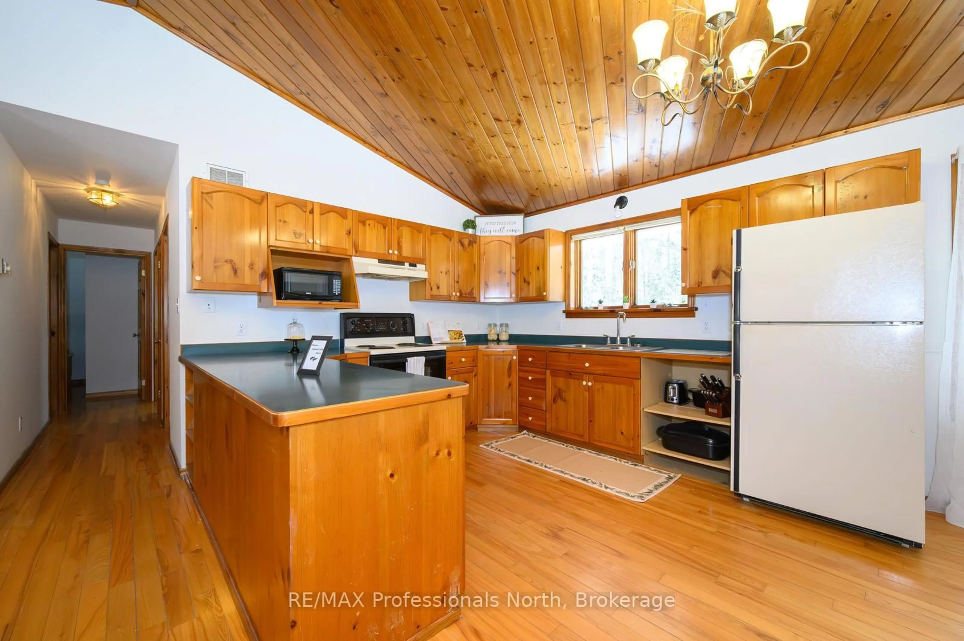 Standard kitchen, wood/laminate floor for 66 Rain Lake Rd, Kearney Ontario P0A 1M0