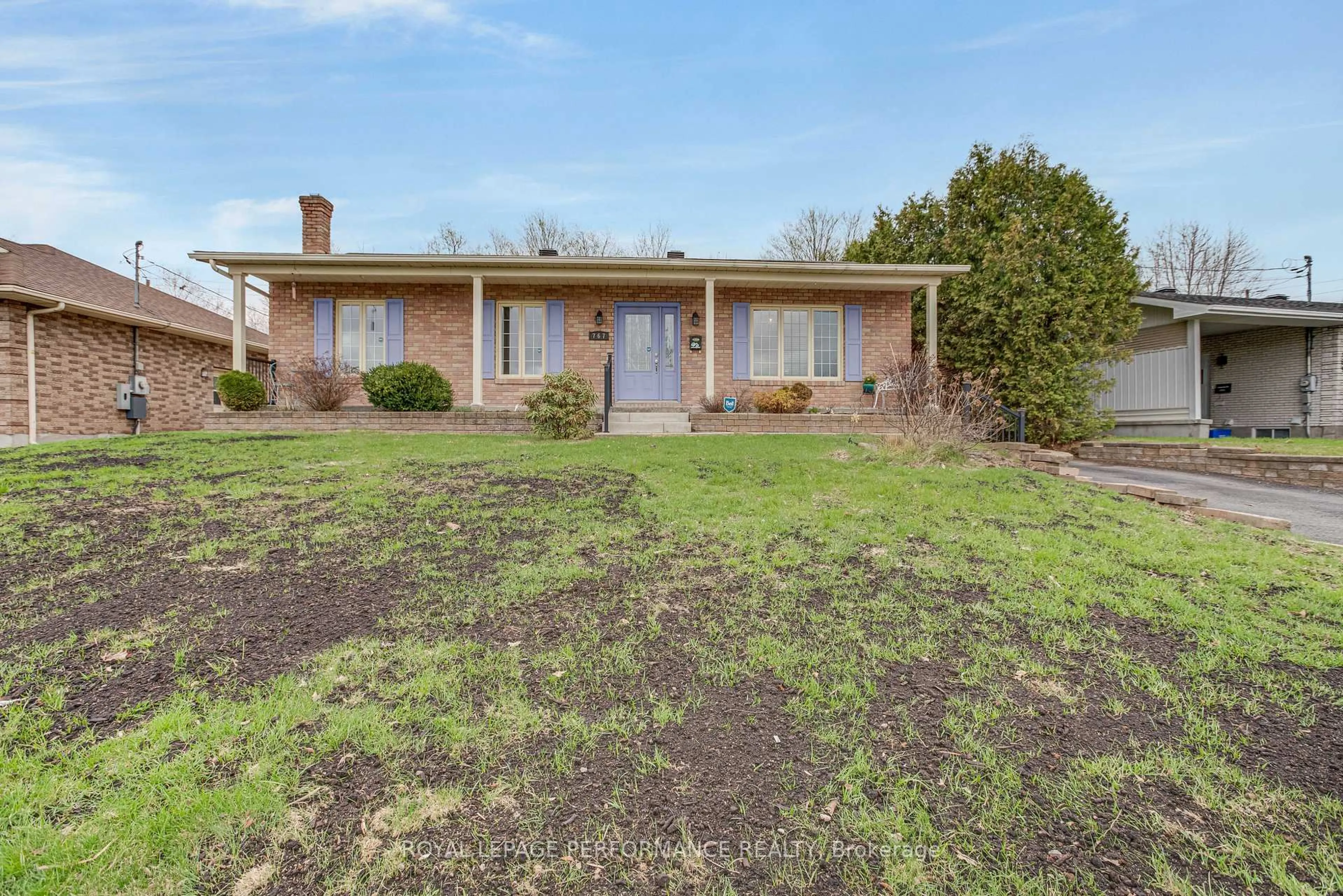 A pic from outside/outdoor area/front of a property/back of a property/a pic from drone, unknown for 767 Edmond St, Hawkesbury Ontario K6A 2Y6