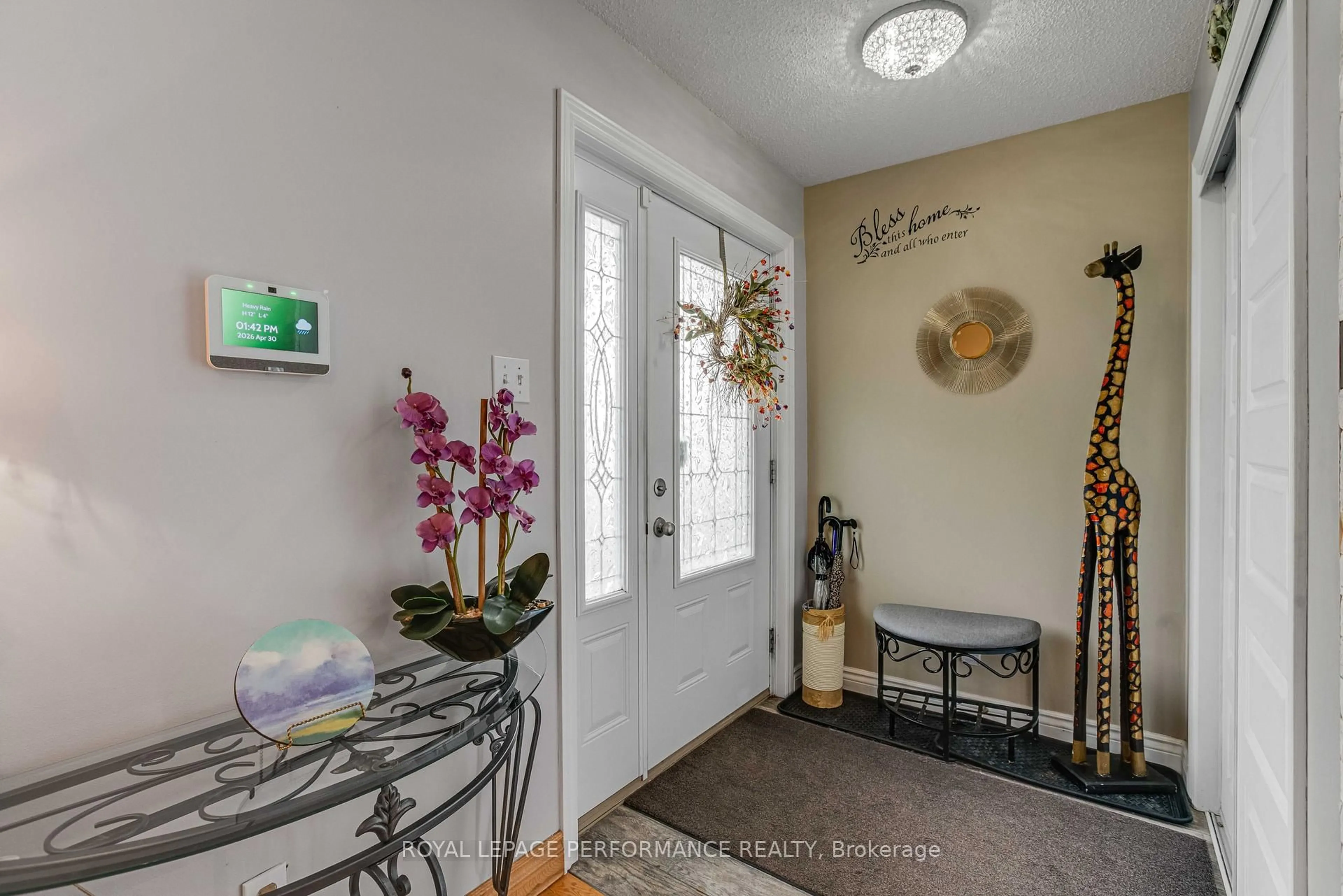 Indoor entryway for 767 Edmond St, Hawkesbury Ontario K6A 2Y6